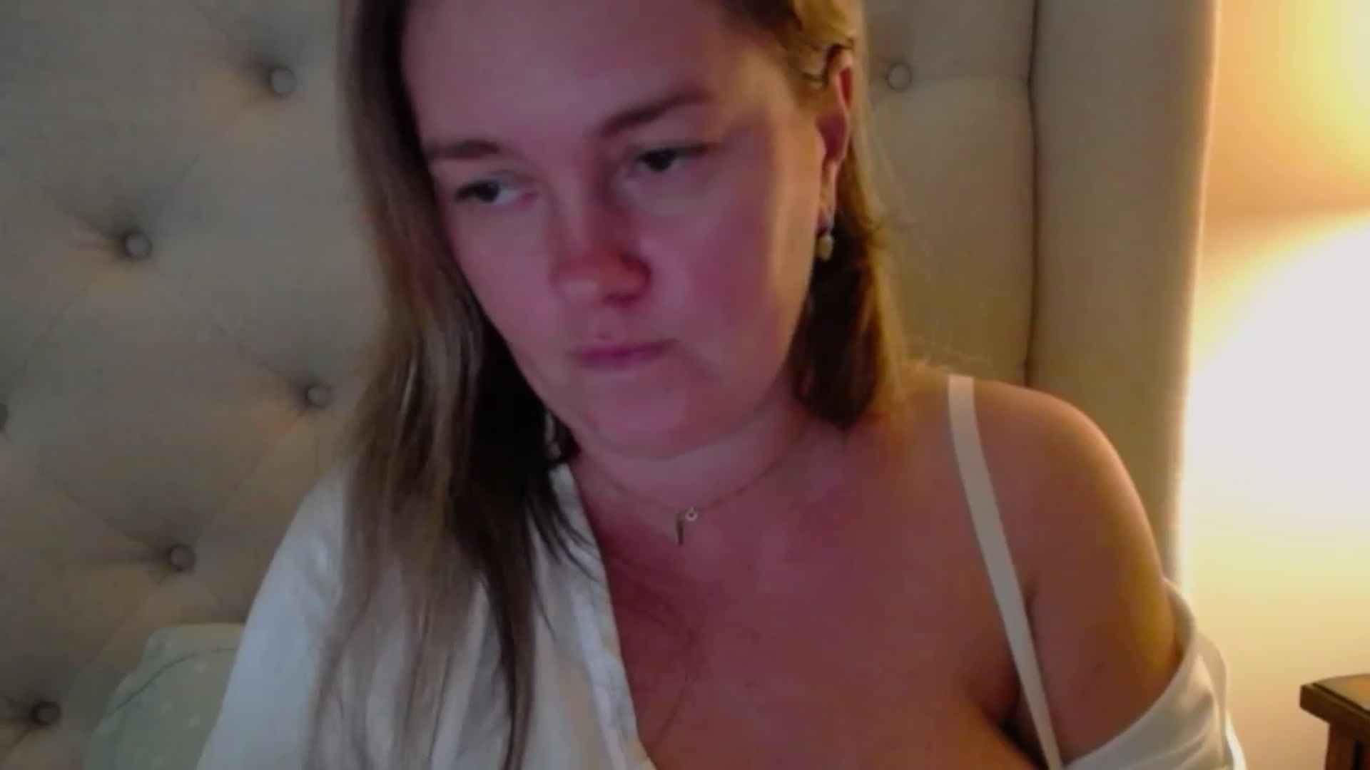 Gallery image thumbnail from J0llye's myfreecams stream on, 10/08/2023, 19:57 image 15 of 20