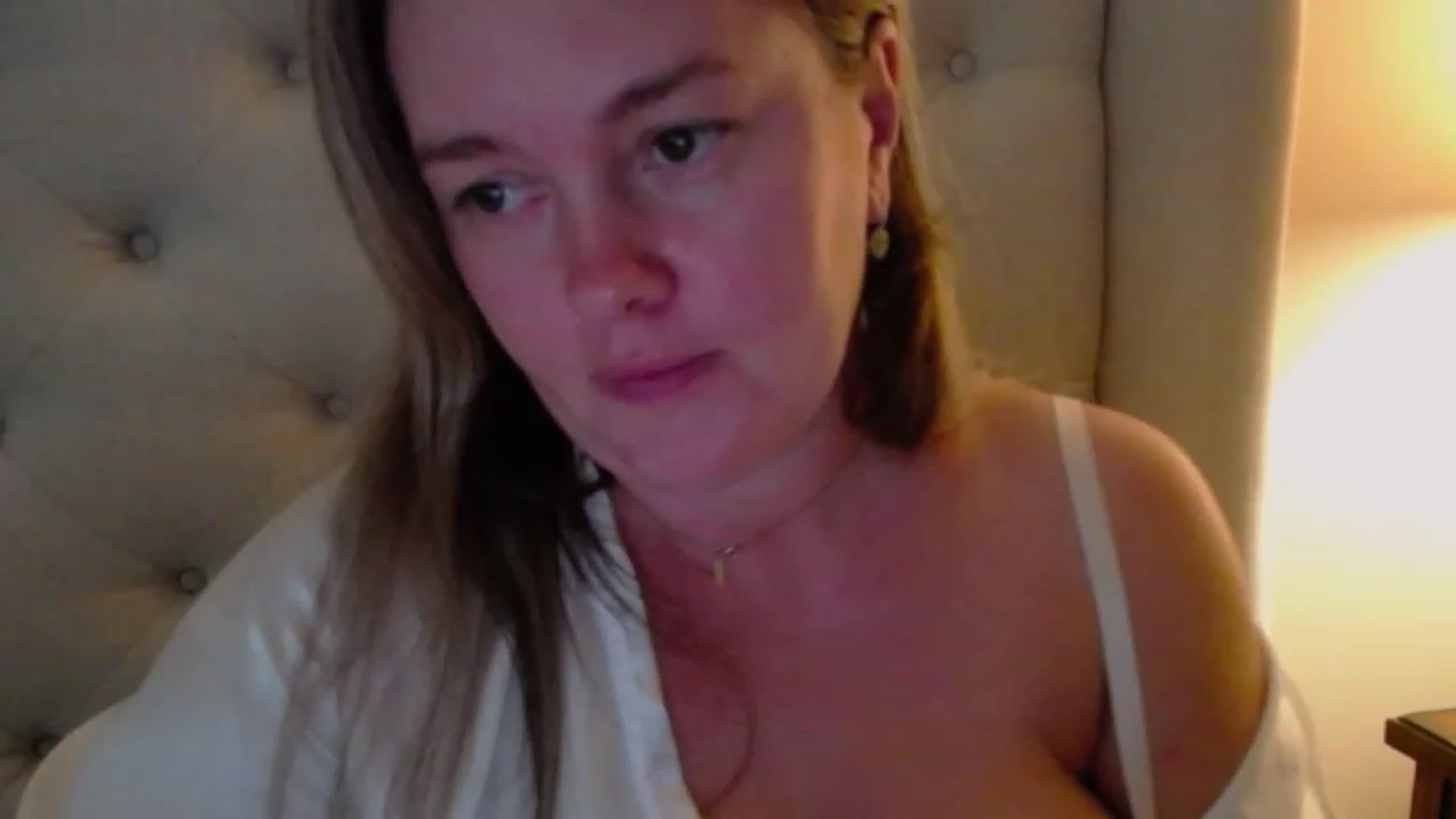Gallery image thumbnail from J0llye's myfreecams stream on, 10/08/2023, 19:57 image 9 of 20
