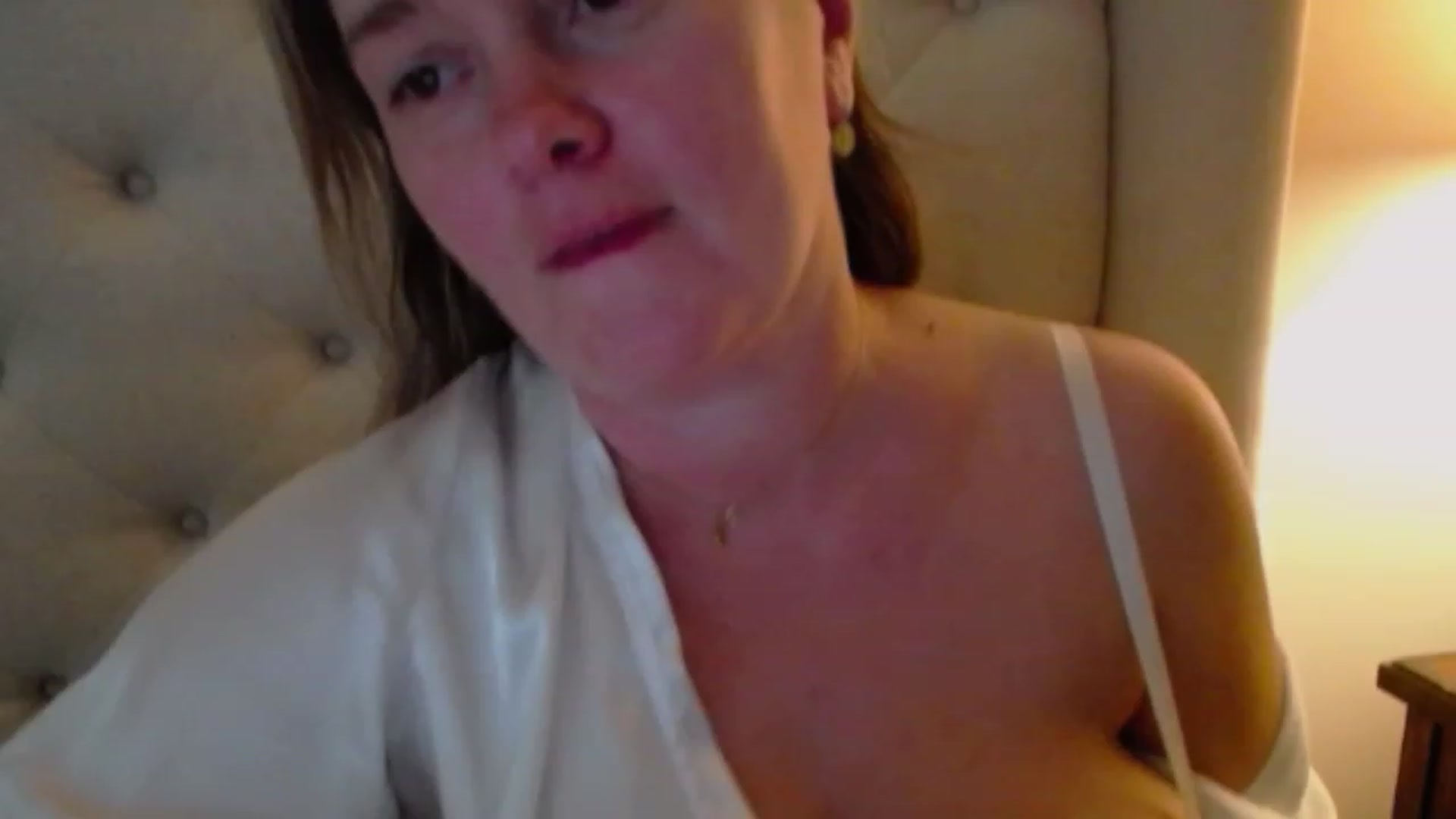 Gallery image thumbnail from J0llye's myfreecams stream on, 10/08/2023, 19:57 image 19 of 20