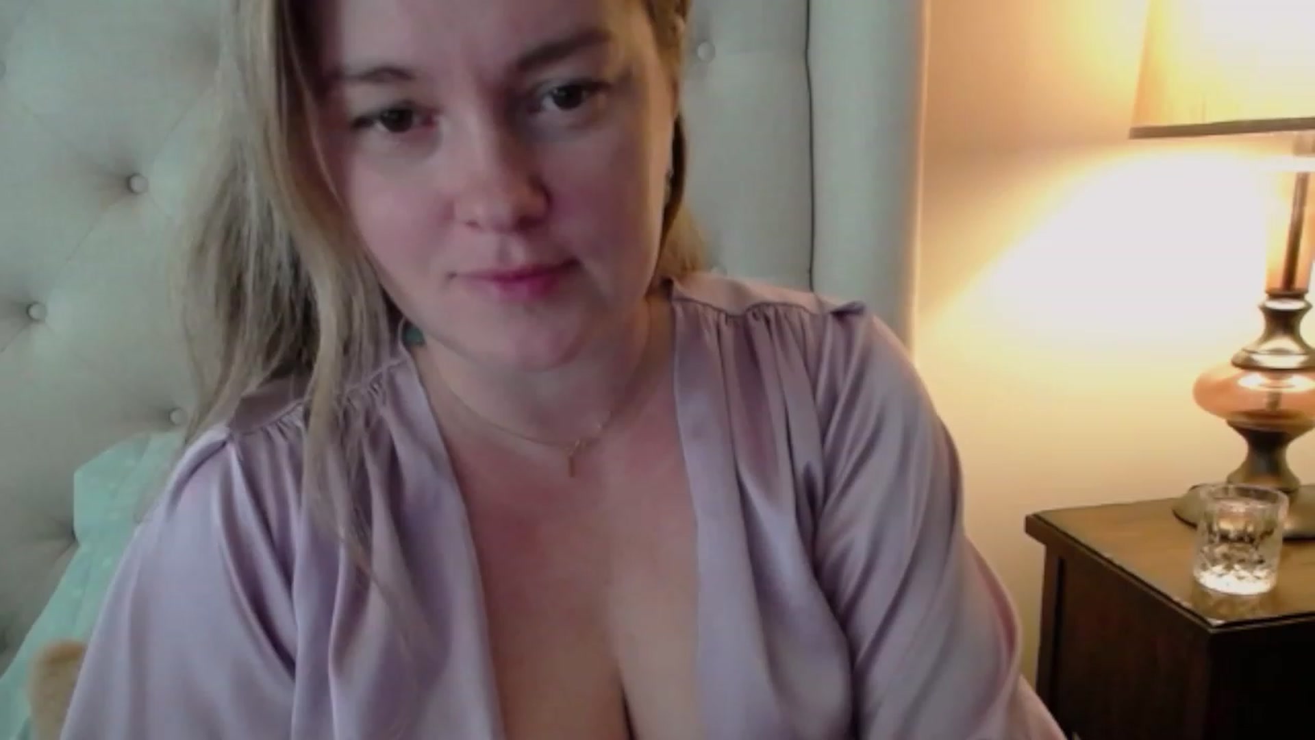 Gallery image thumbnail from J0llye's myfreecams stream on, 10/16/2023, 16:21 image 9 of 20