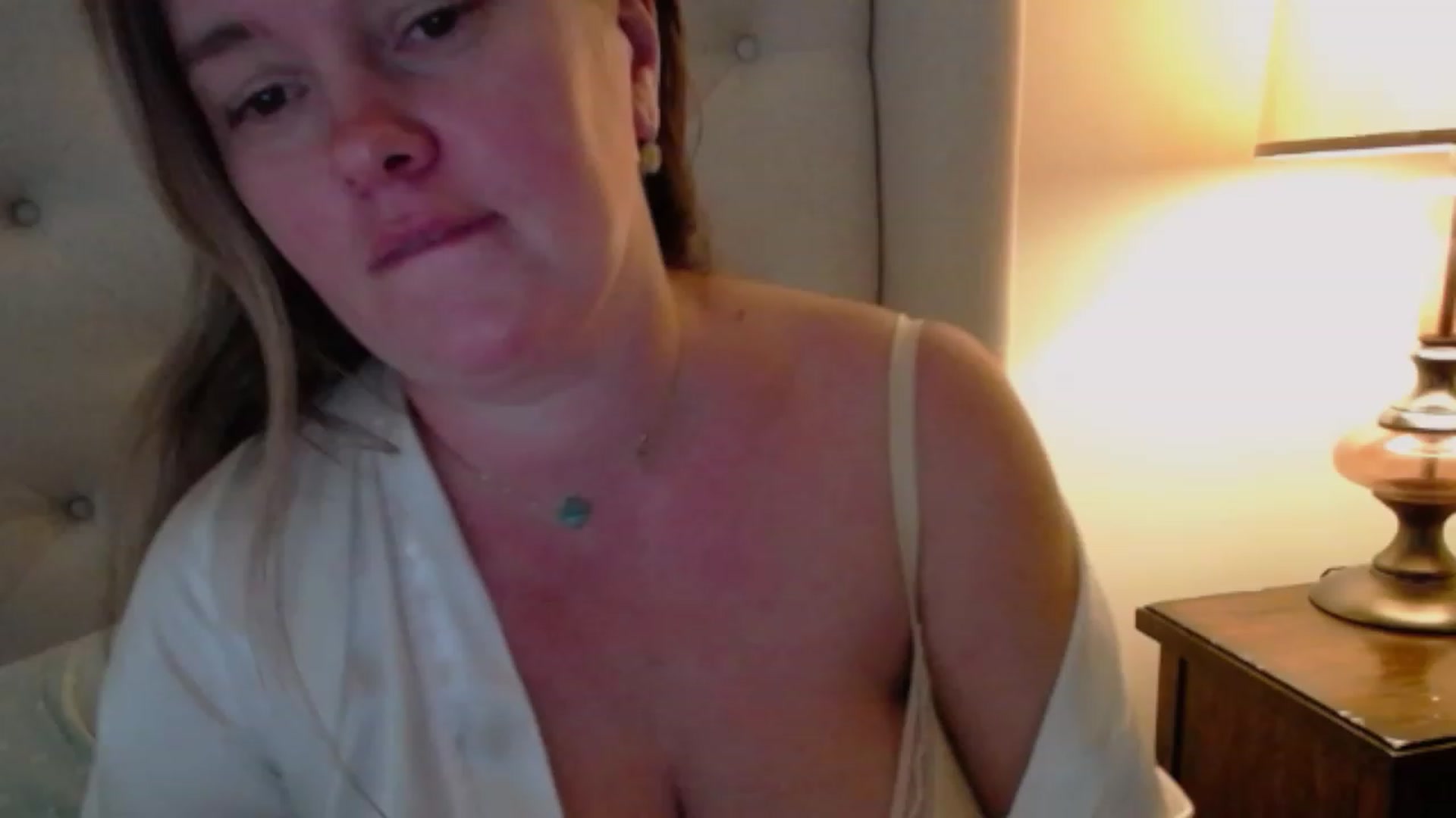 Gallery image thumbnail from J0llye's myfreecams stream on, 10/17/2023, 19:38 image 3 of 20