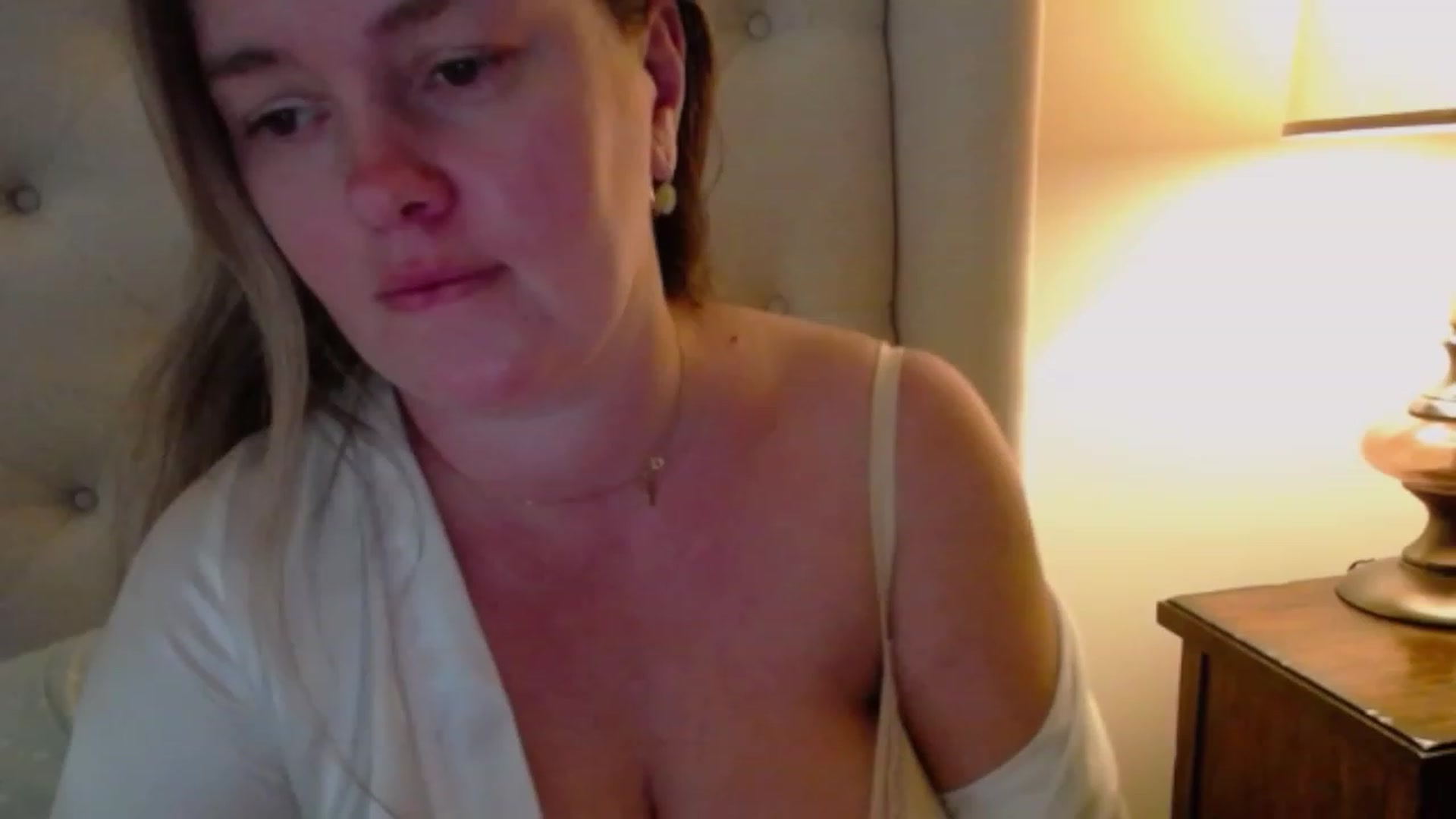 Gallery image thumbnail from J0llye's myfreecams stream on, 10/17/2023, 19:38 image 17 of 20