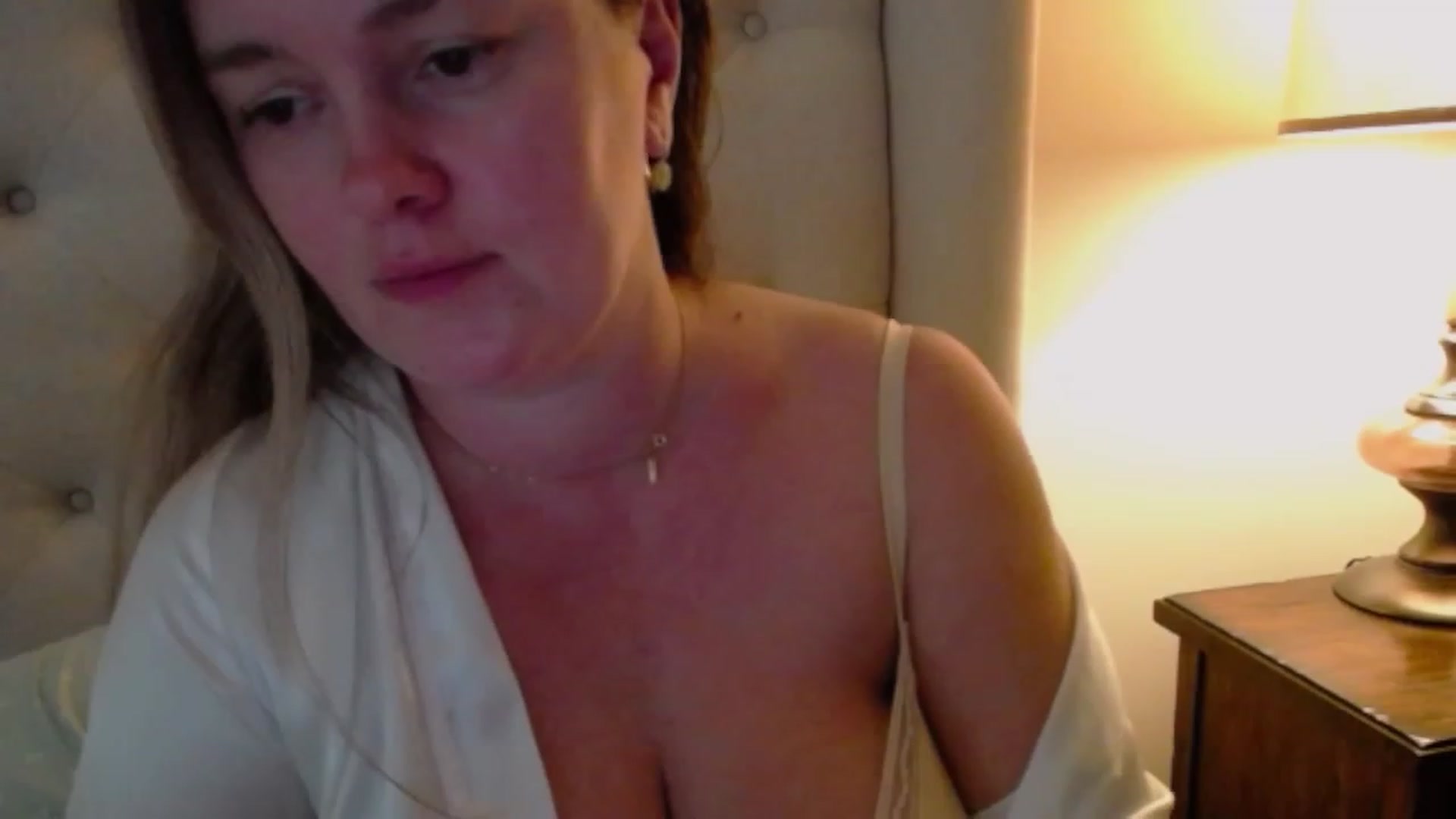Gallery image thumbnail from J0llye's myfreecams stream on, 10/17/2023, 19:38 image 11 of 20