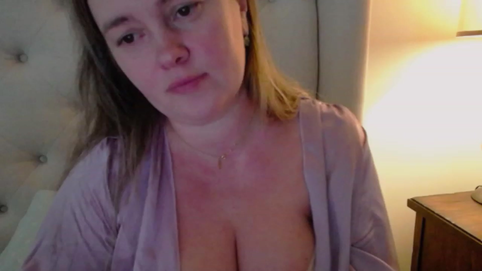 Gallery image thumbnail from J0llye's myfreecams stream on, 10/18/2023, 19:23 image 3 of 20