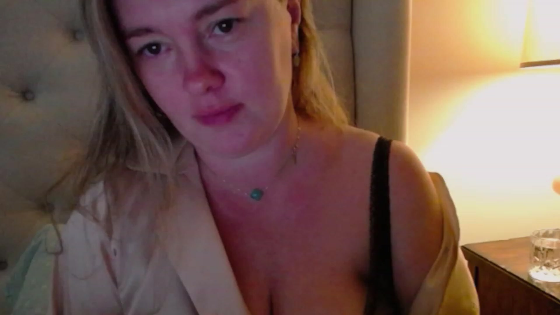 Gallery image thumbnail from J0llye's myfreecams stream on, 10/19/2023, 15:38 image 2 of 20