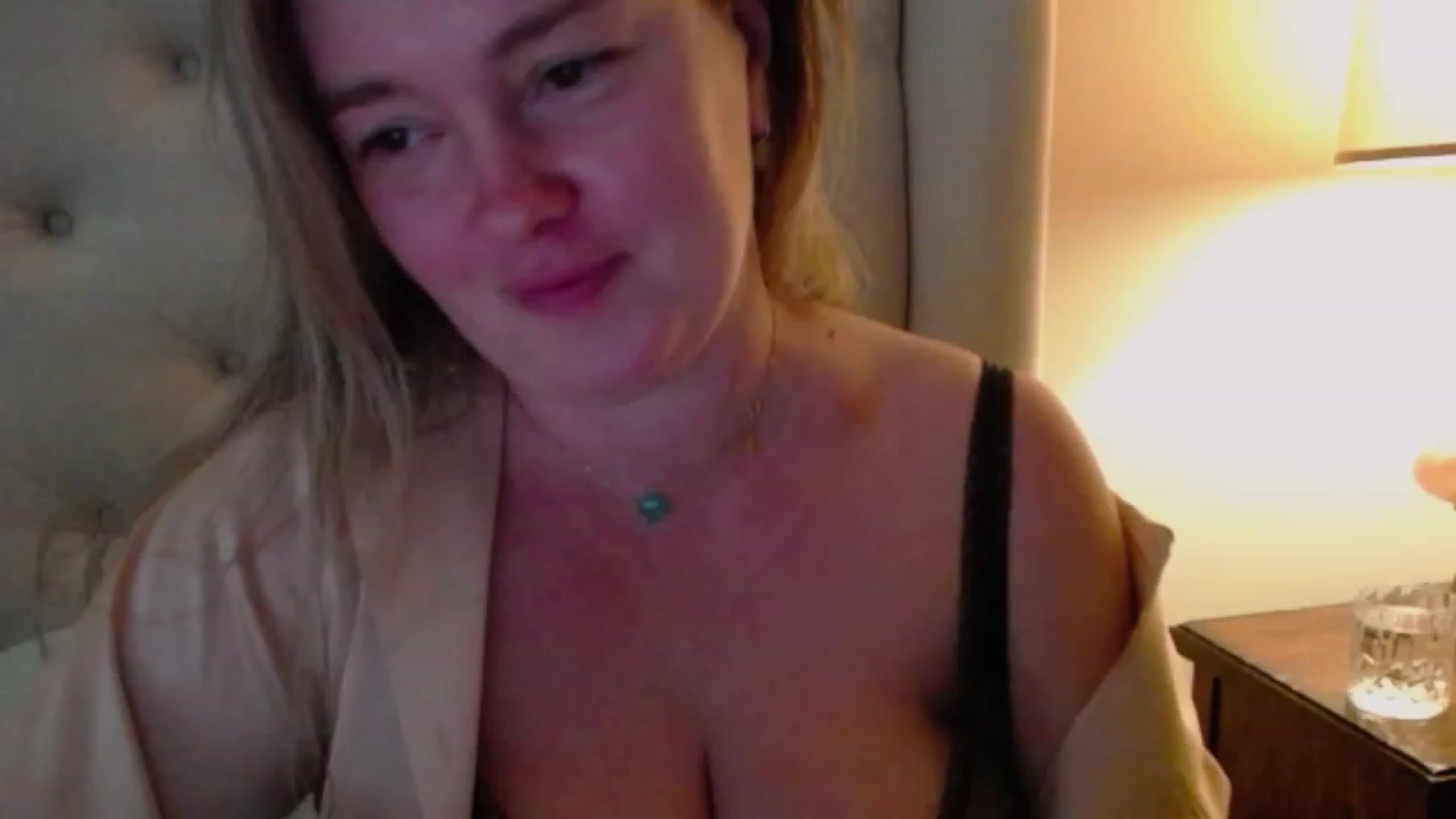 Gallery image thumbnail from J0llye's myfreecams stream on, 10/19/2023, 16:52 image 2 of 20