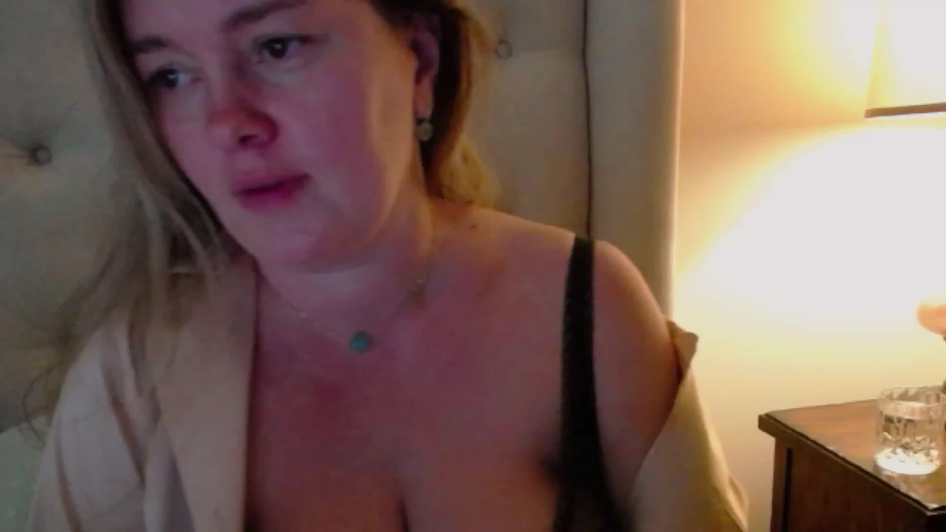Gallery image thumbnail from J0llye's myfreecams stream on, 10/19/2023, 16:52 image 1 of 20
