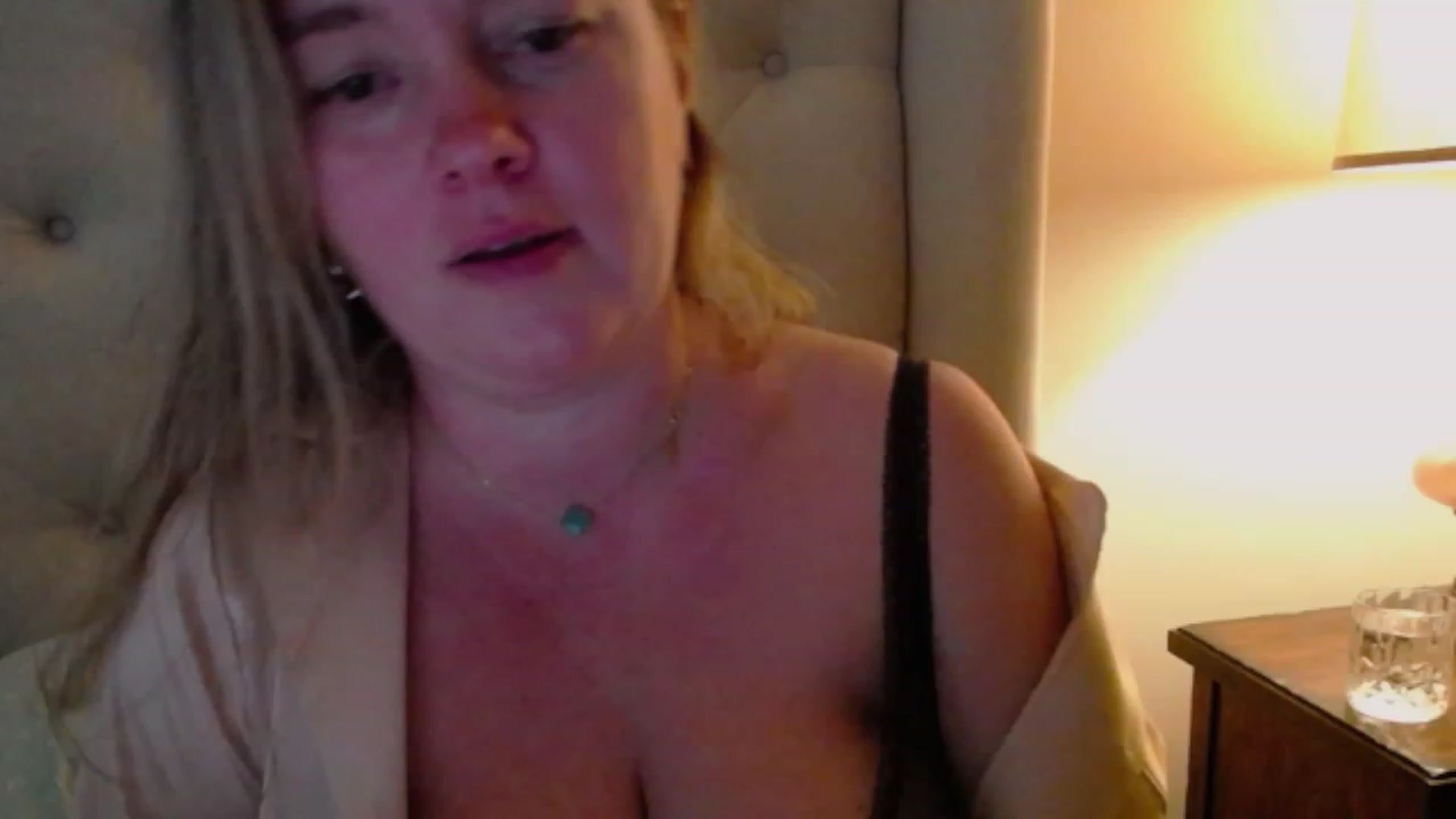 Gallery image thumbnail from J0llye's myfreecams stream on, 10/19/2023, 16:52 image 3 of 20