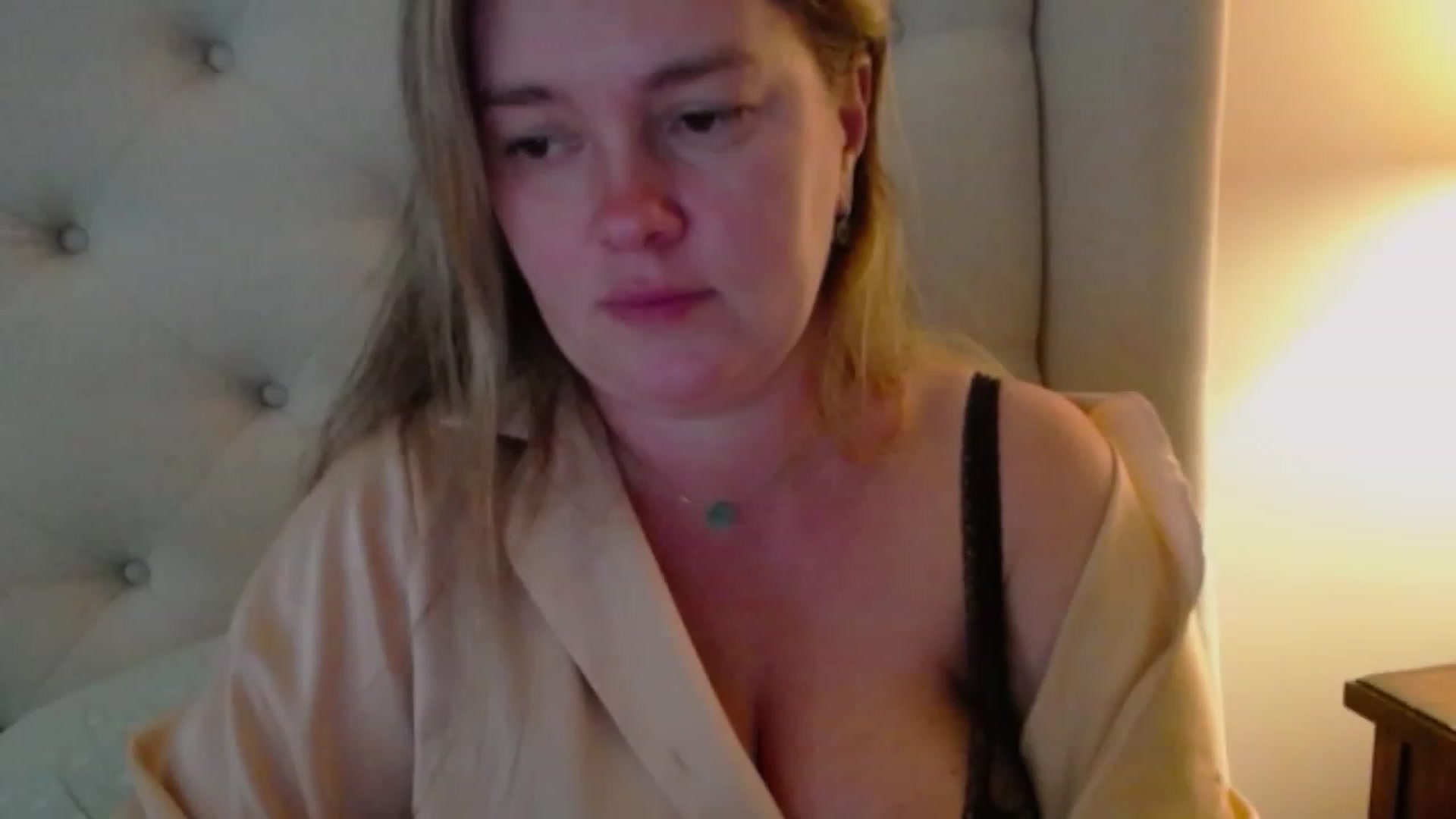 Gallery image thumbnail from J0llye's myfreecams stream on, 10/19/2023, 19:33 image 12 of 20