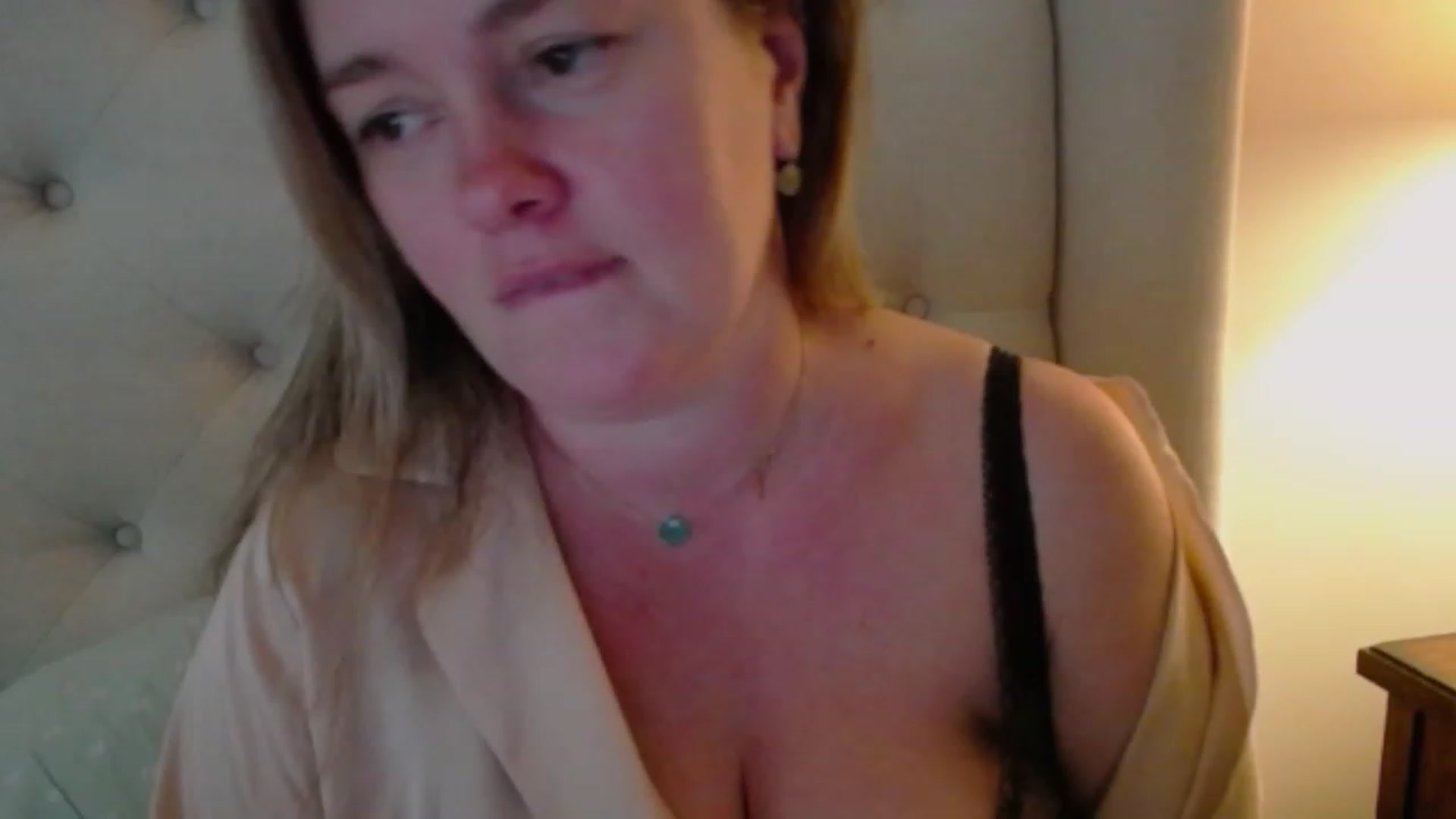 Gallery image thumbnail from J0llye's myfreecams stream on, 10/19/2023, 19:33 image 13 of 20