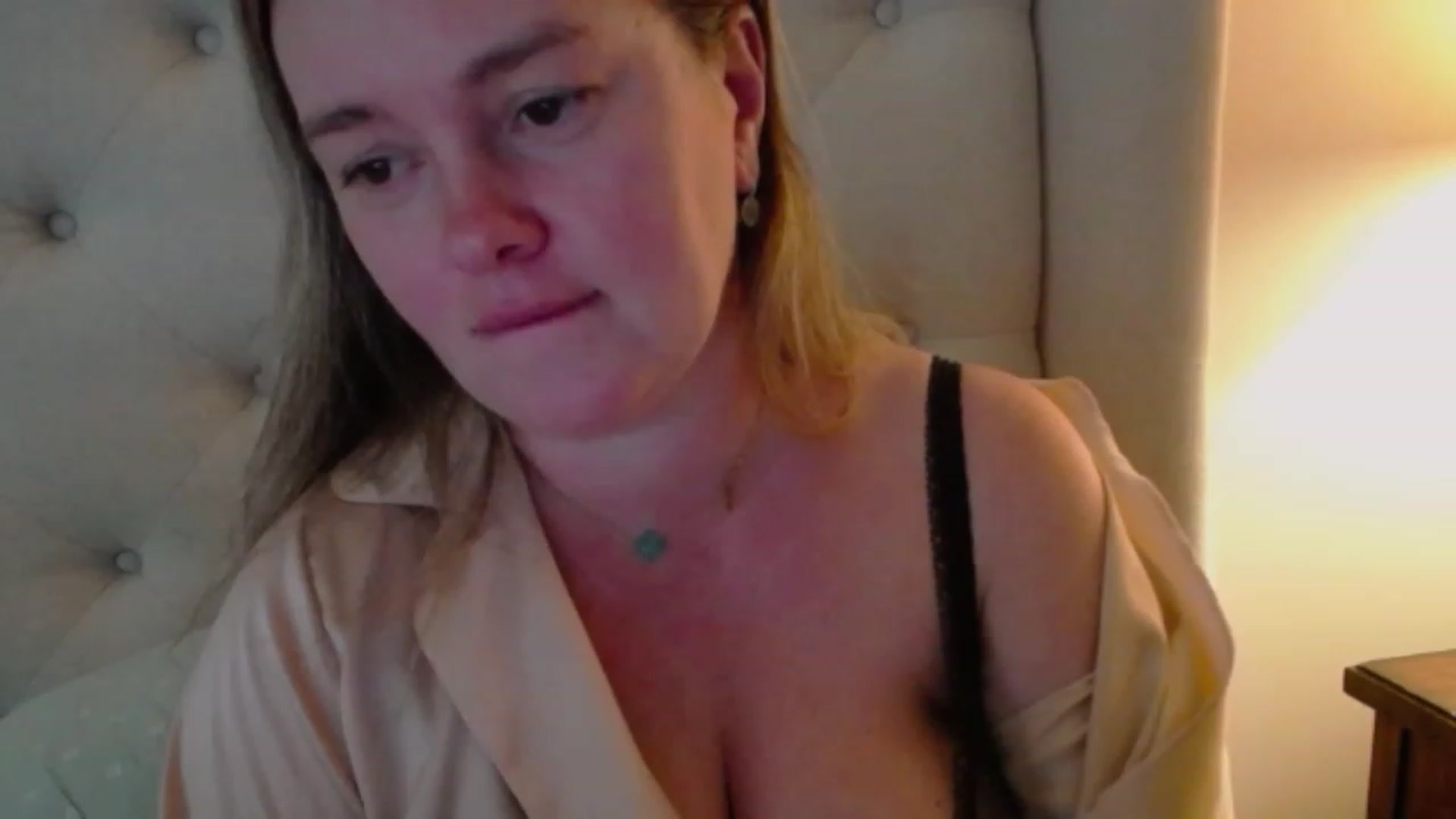 Gallery image thumbnail from J0llye's myfreecams stream on, 10/19/2023, 19:33 image 8 of 20