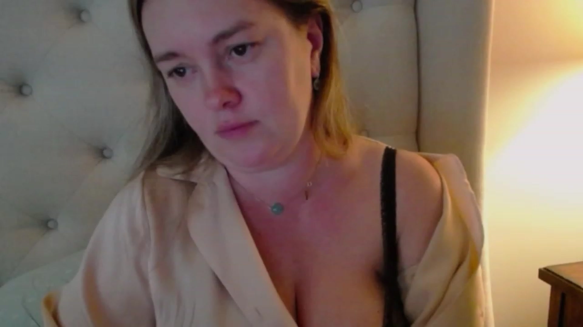 Gallery image thumbnail from J0llye's myfreecams stream on, 10/19/2023, 19:33 image 3 of 20
