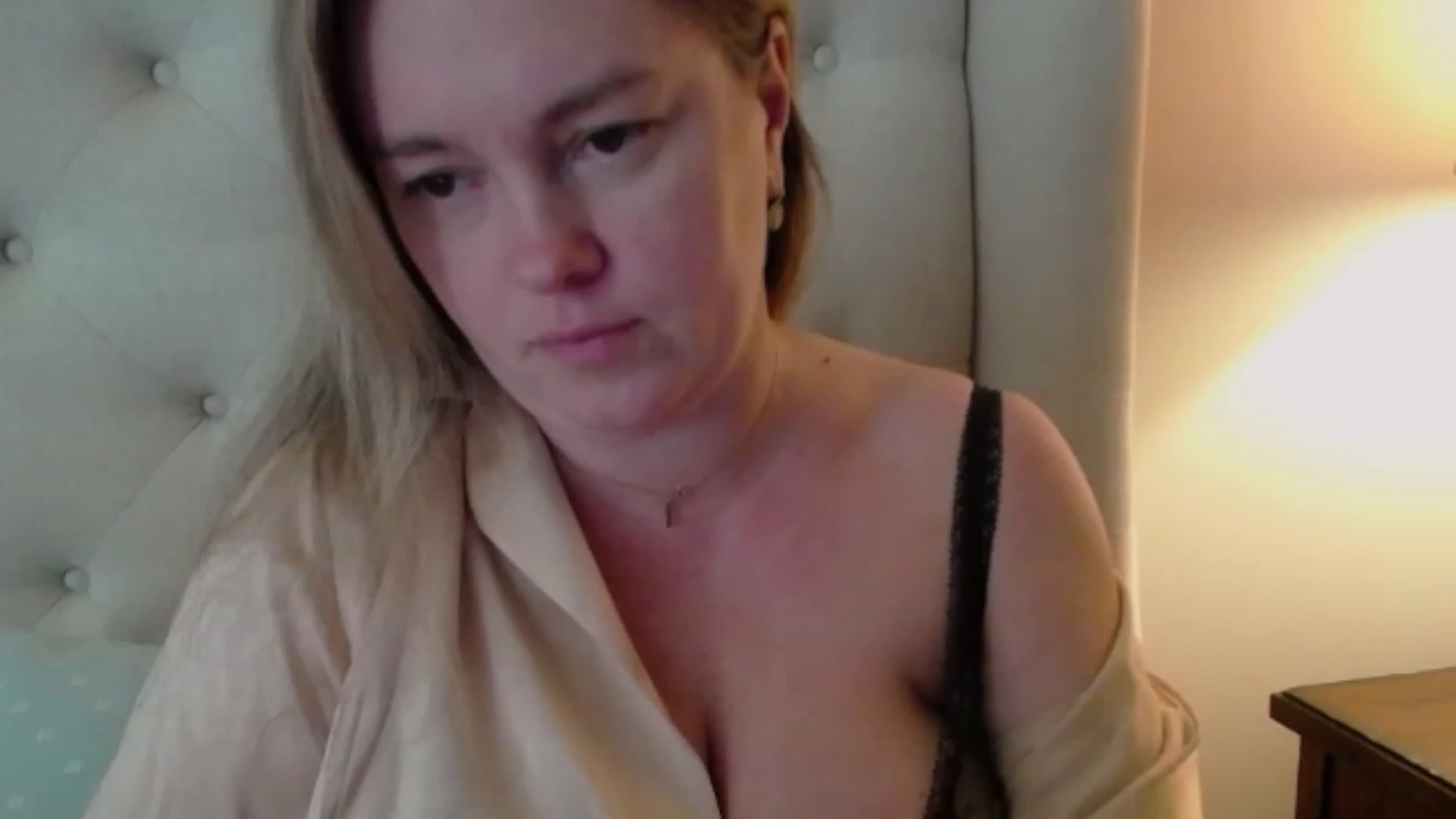 Gallery image thumbnail from J0llye's myfreecams stream on, 10/20/2023, 16:28 image 7 of 20