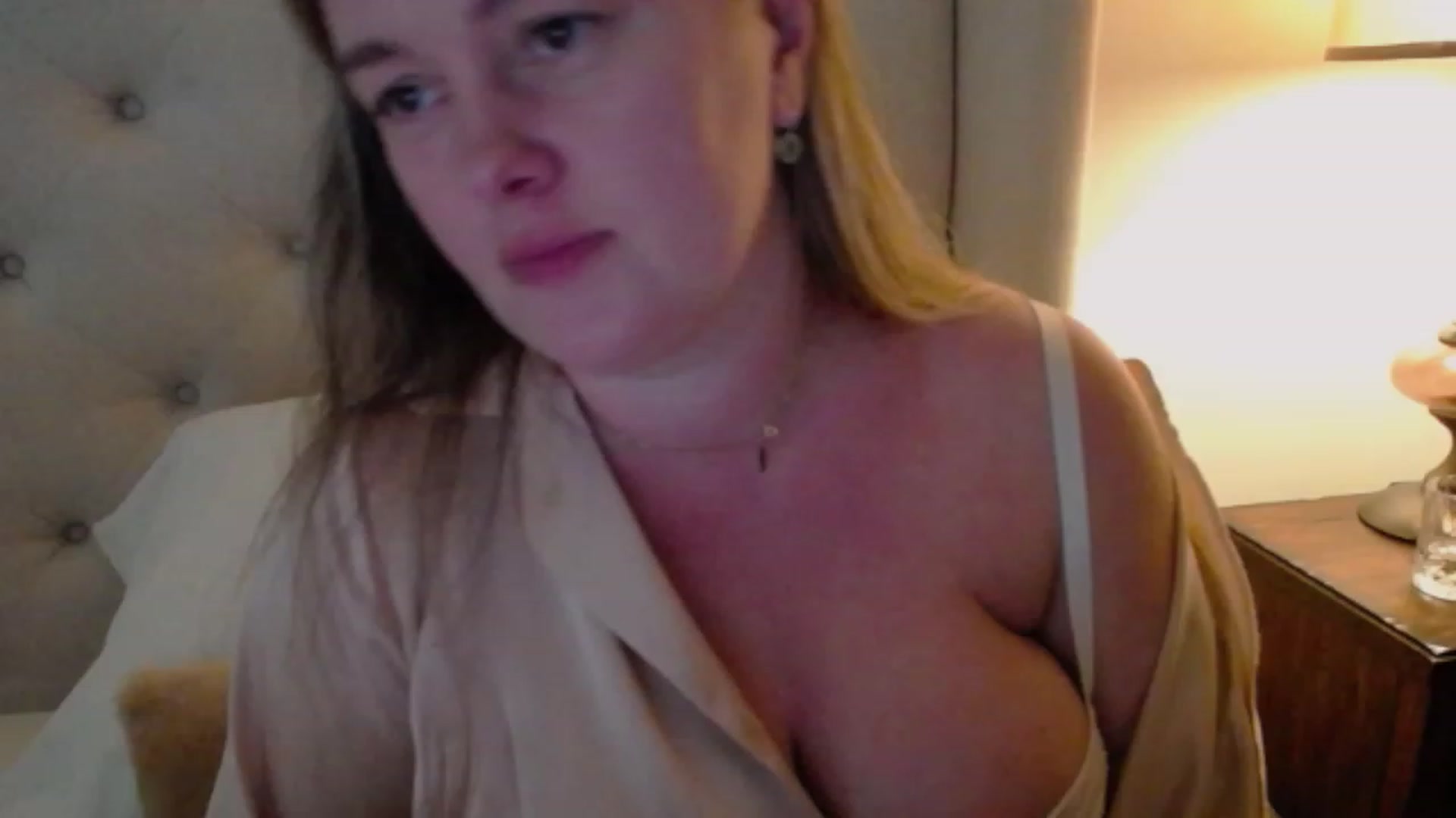 Gallery image thumbnail from J0llye's myfreecams stream on, 10/23/2023, 18:46 image 9 of 20
