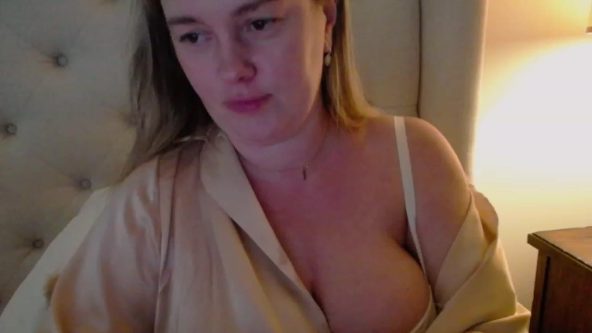 Gallery image thumbnail from J0llye's myfreecams stream on, 10/23/2023, 18:46 image 14 of 20