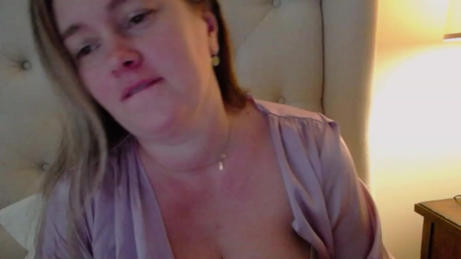 Gallery image thumbnail from J0llye's myfreecams stream on, 10/24/2023, 16:31 image 13 of 20