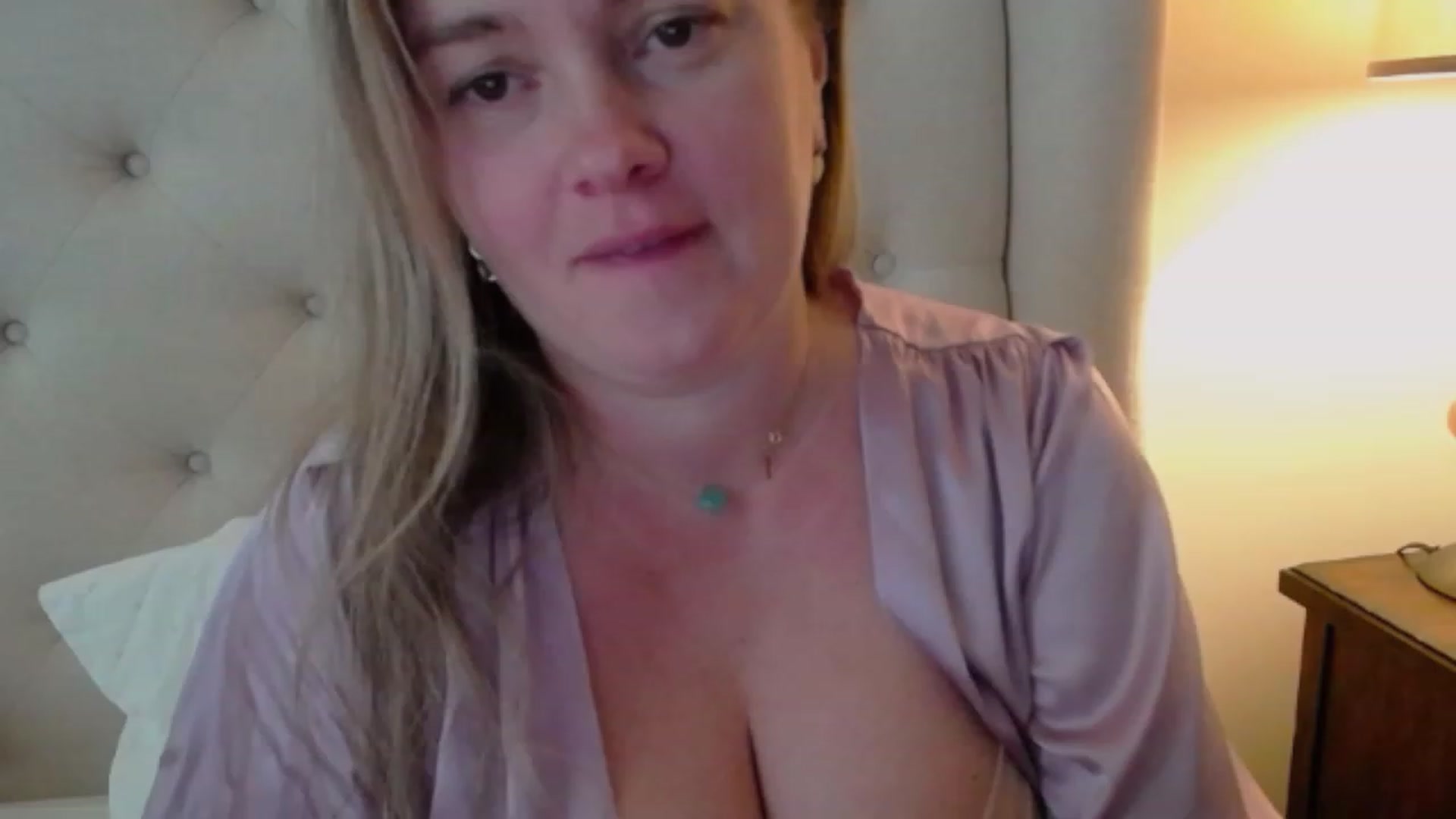 Gallery image thumbnail from J0llye's myfreecams stream on, 10/24/2023, 16:31 image 1 of 20