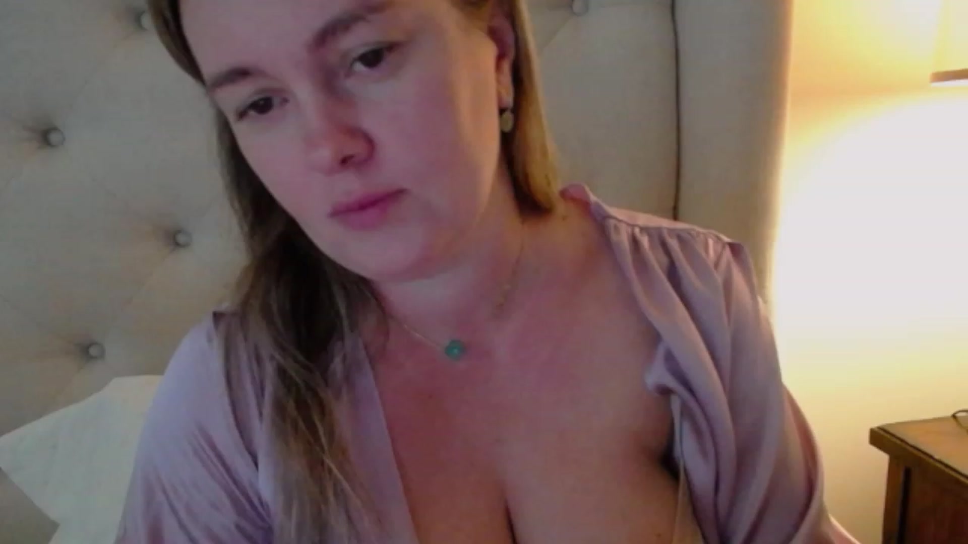Gallery image thumbnail from J0llye's myfreecams stream on, 10/24/2023, 16:31 image 10 of 20