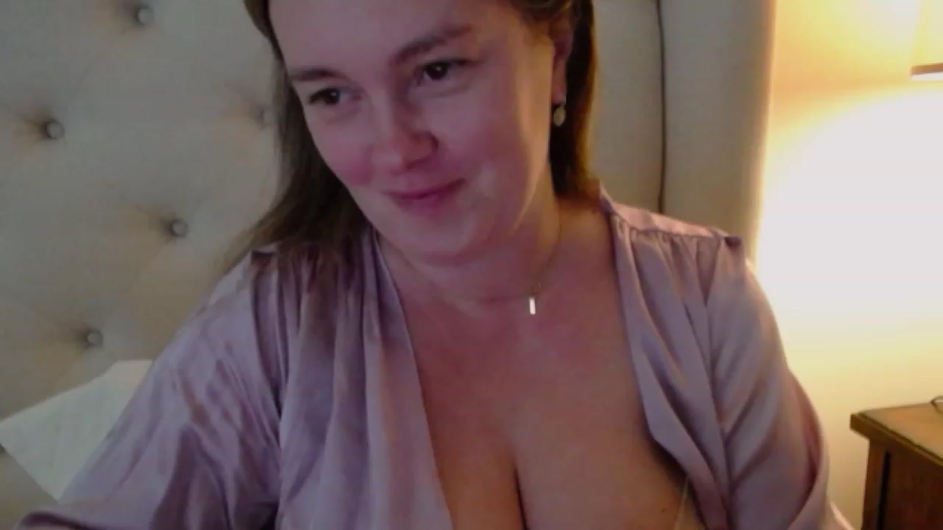 Gallery image thumbnail from J0llye's myfreecams stream on, 10/24/2023, 16:31 image 15 of 20