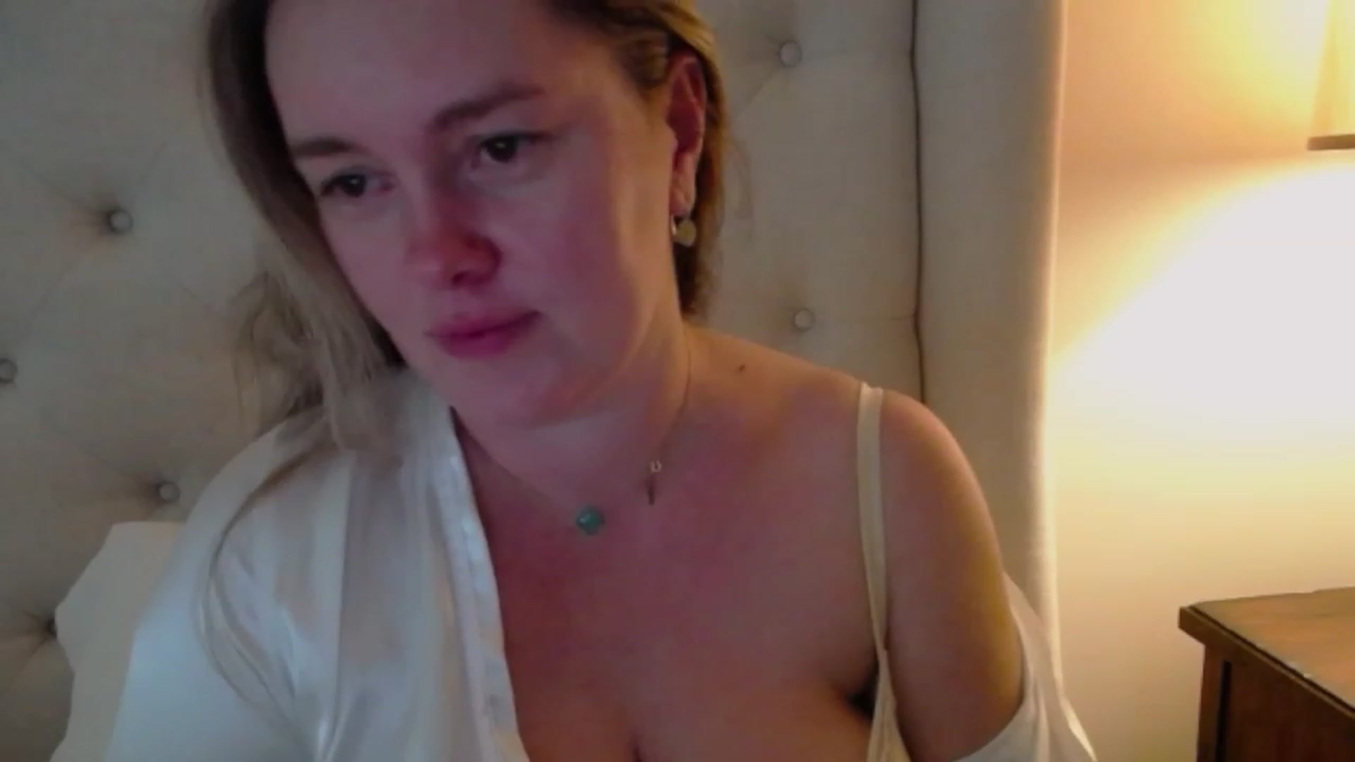 Gallery image thumbnail from J0llye's myfreecams stream on, 10/25/2023, 19:06 image 3 of 20
