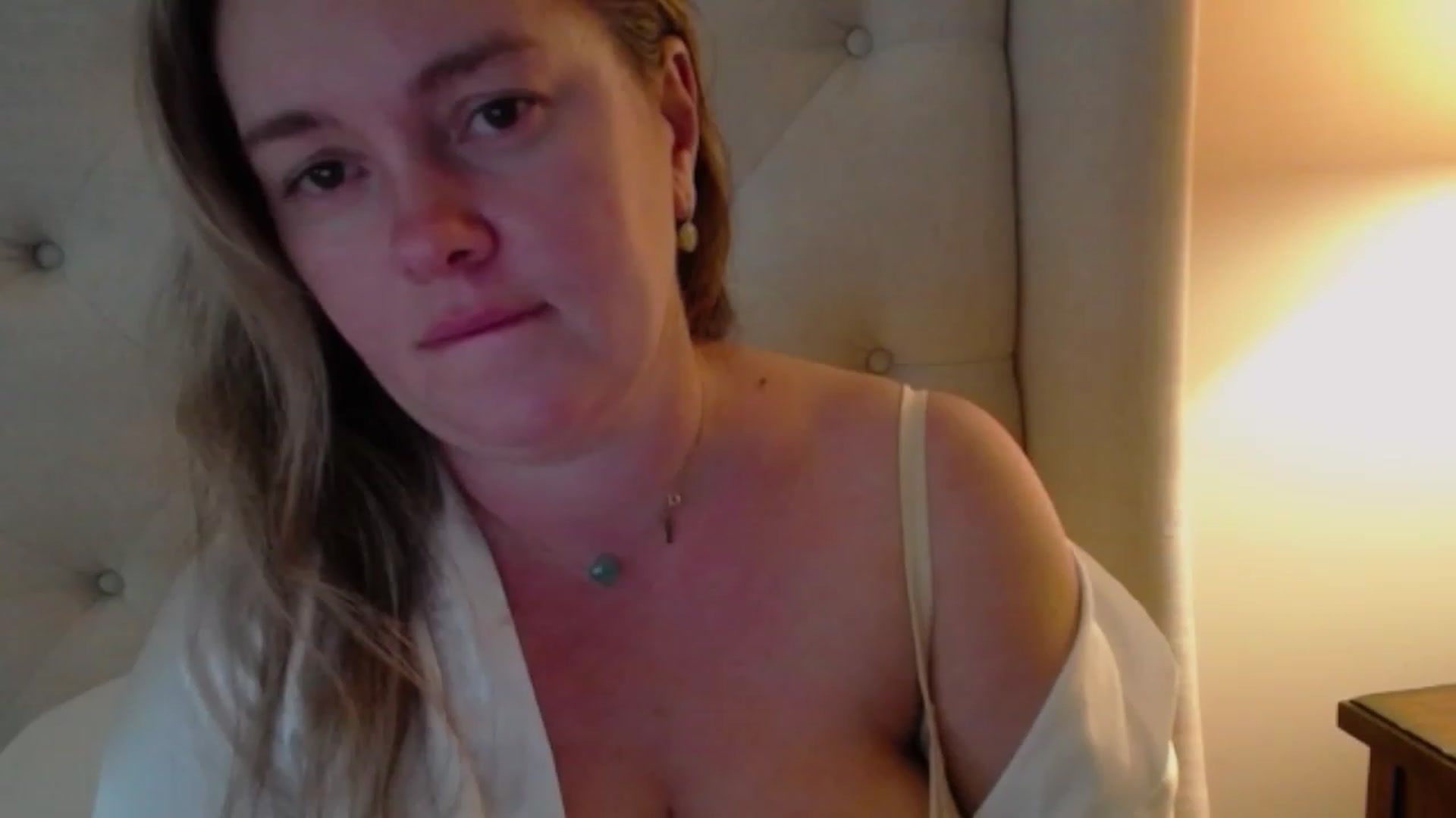 Gallery image thumbnail from J0llye's myfreecams stream on, 10/25/2023, 19:38 image 5 of 20