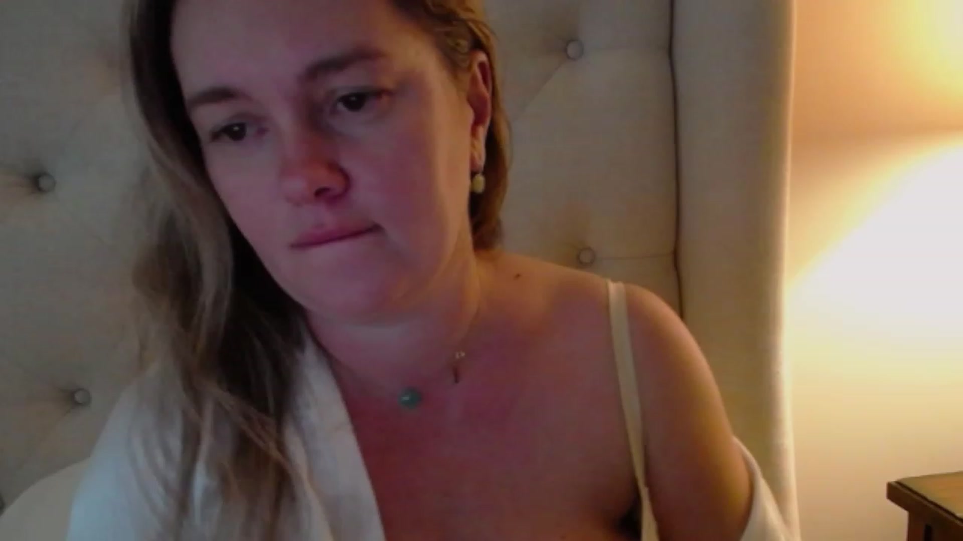 Gallery image thumbnail from J0llye's myfreecams stream on, 10/25/2023, 19:38 image 10 of 20
