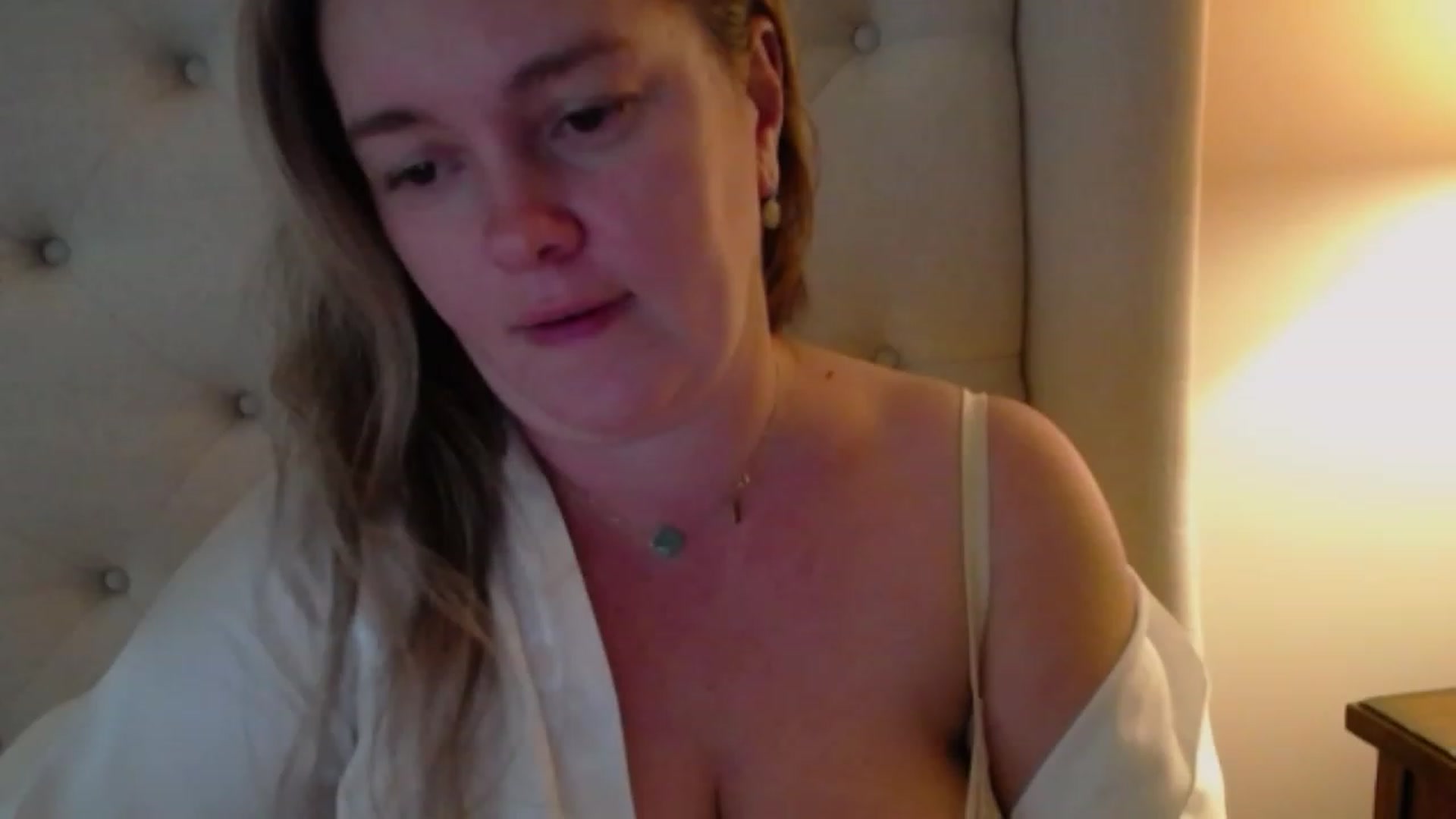 Gallery image thumbnail from J0llye's myfreecams stream on, 10/25/2023, 19:38 image 15 of 20