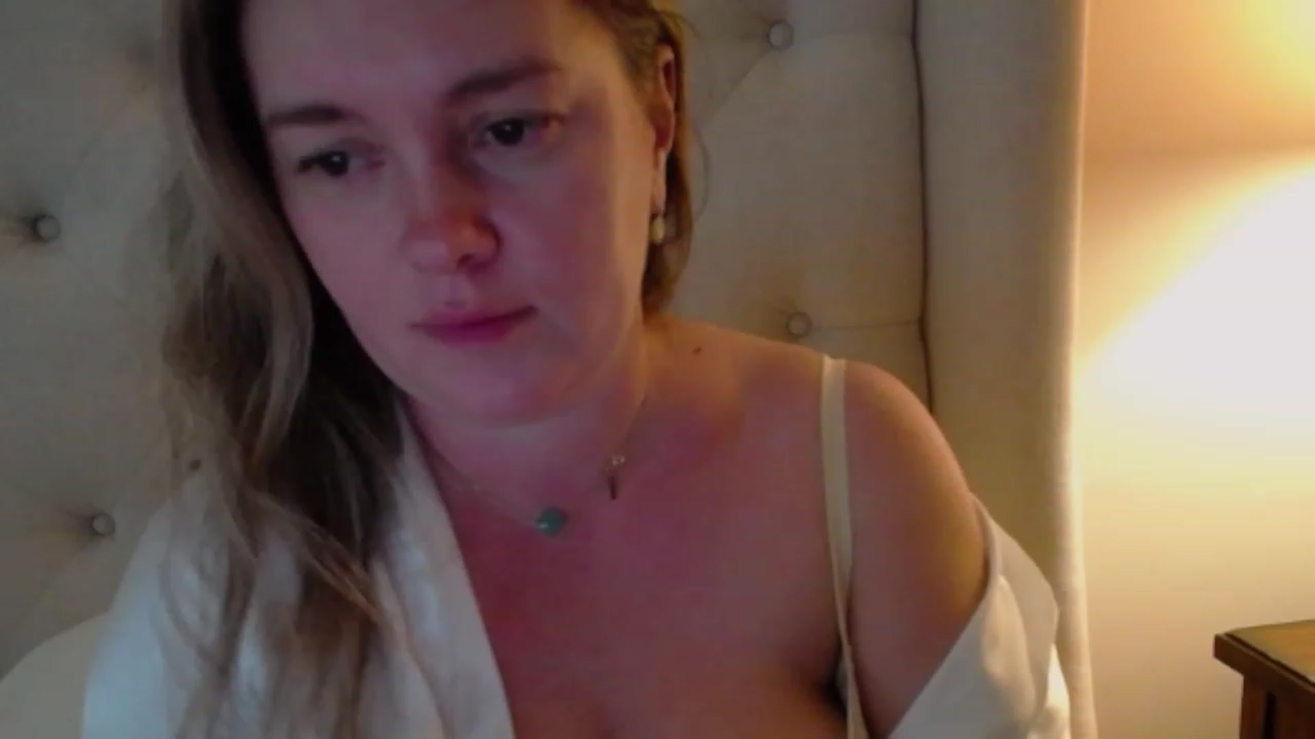 Gallery image thumbnail from J0llye's myfreecams stream on, 10/25/2023, 19:38 image 14 of 20