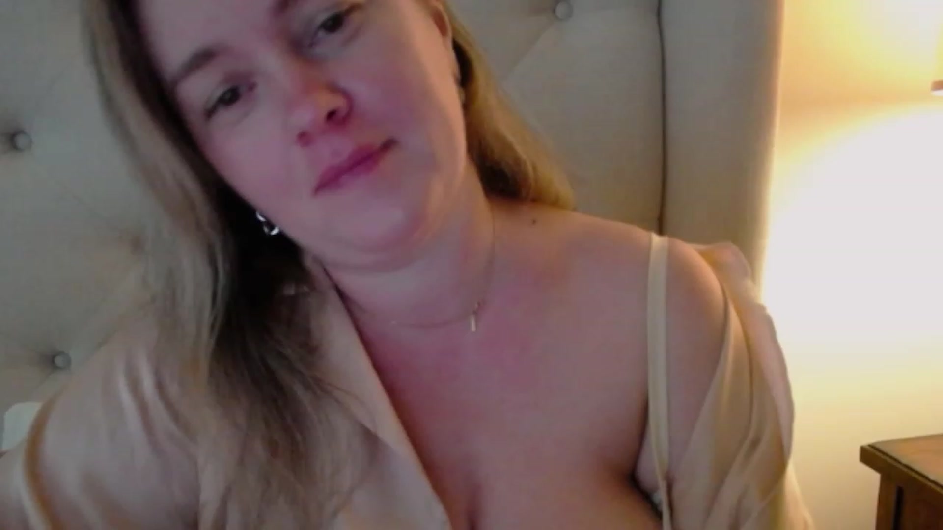 Gallery image thumbnail from J0llye's myfreecams stream on, 10/26/2023, 16:34 image 19 of 20