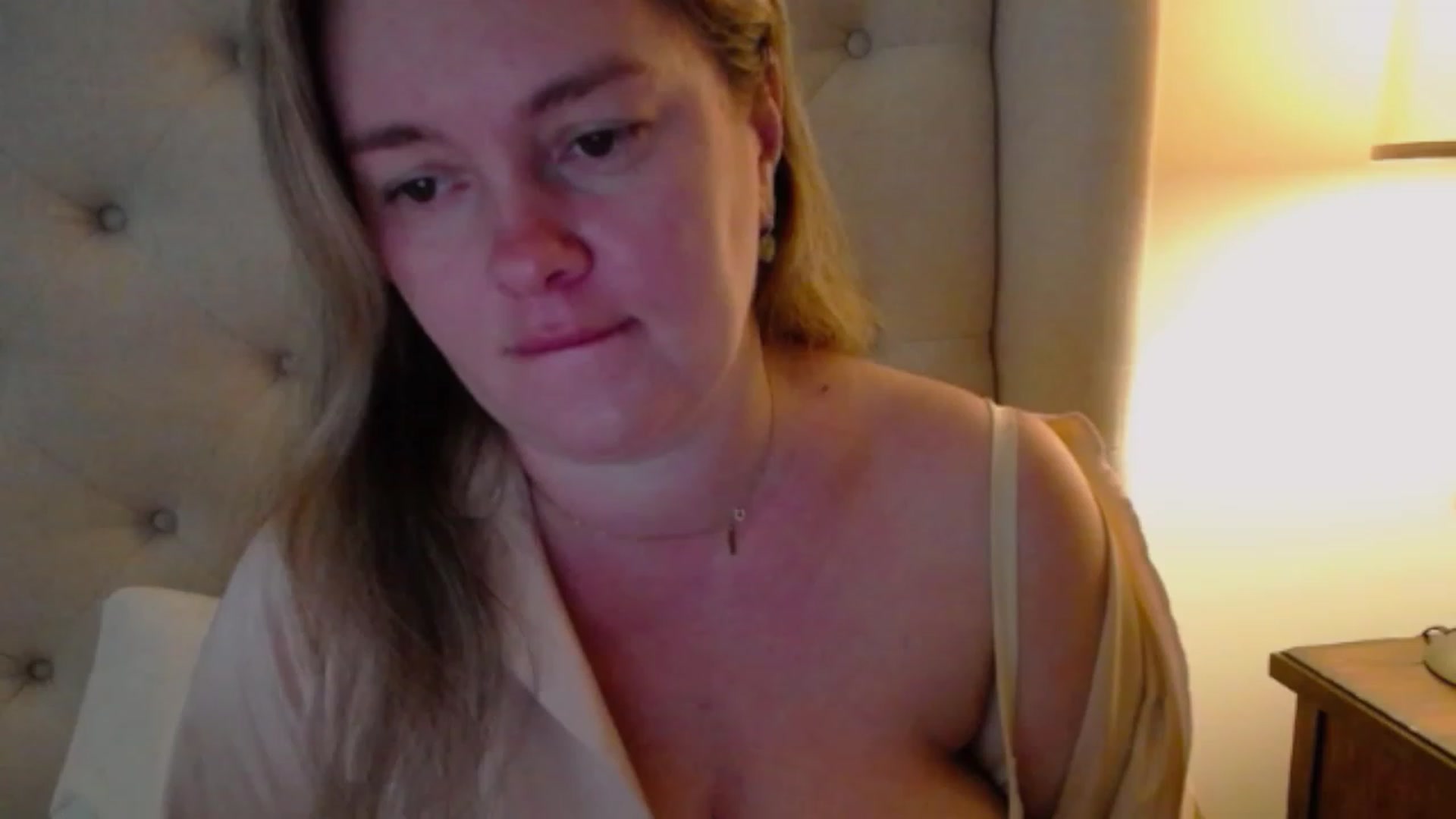 Gallery image thumbnail from J0llye's myfreecams stream on, 10/26/2023, 16:34 image 13 of 20