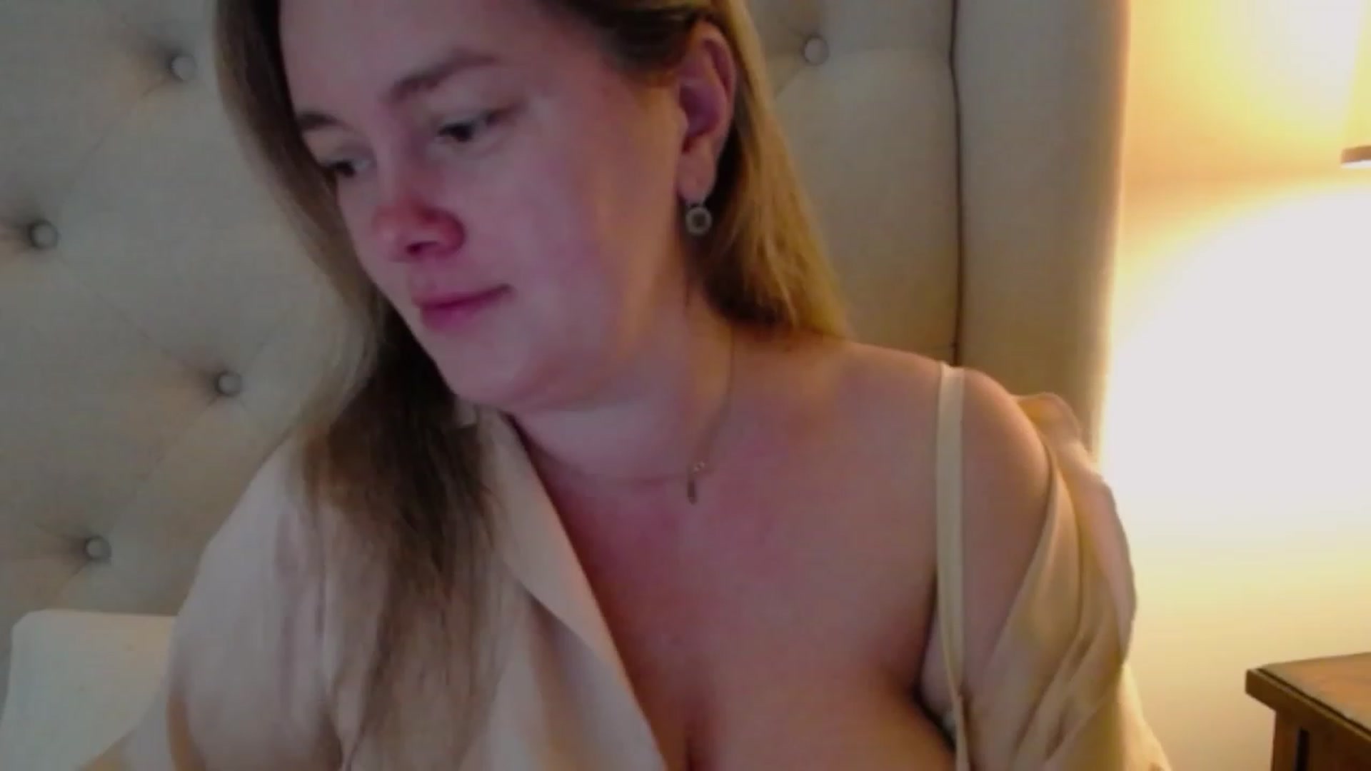 Gallery image thumbnail from J0llye's myfreecams stream on, 10/26/2023, 16:34 image 18 of 20