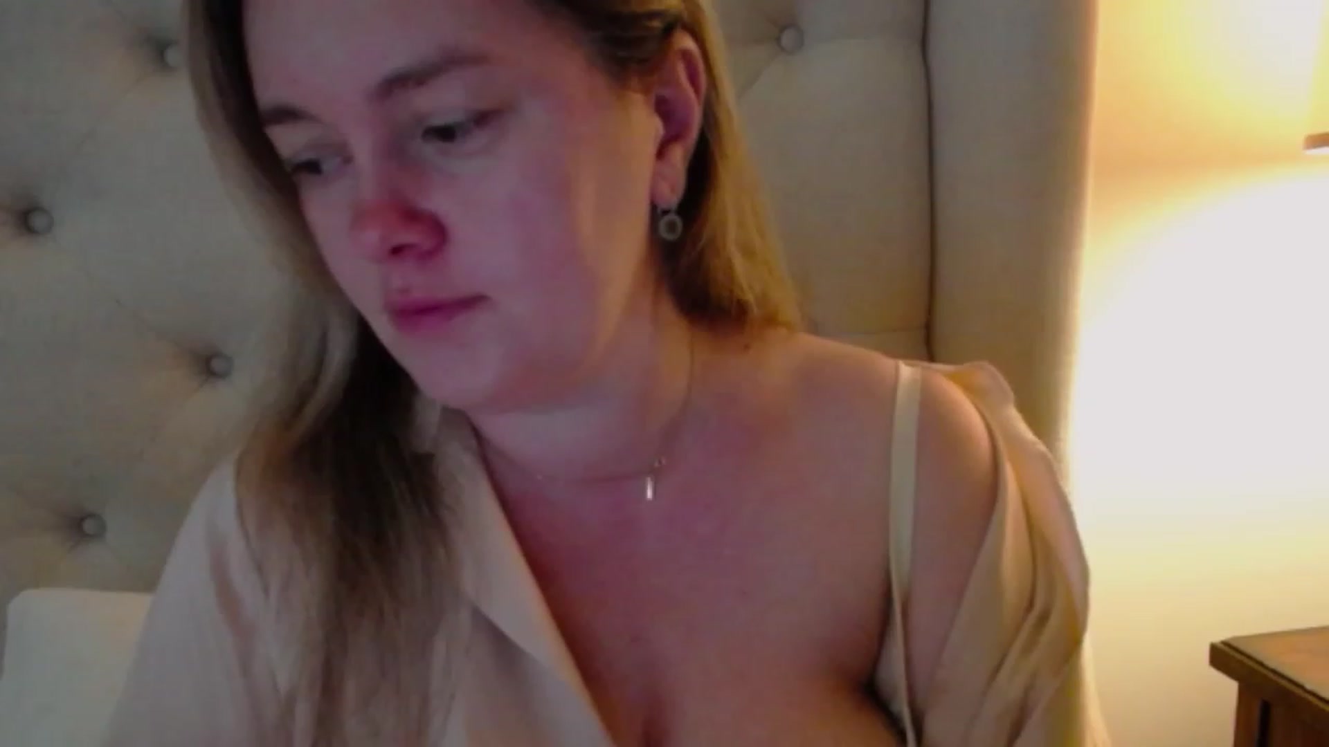 Gallery image thumbnail from J0llye's myfreecams stream on, 10/26/2023, 16:34 image 17 of 20