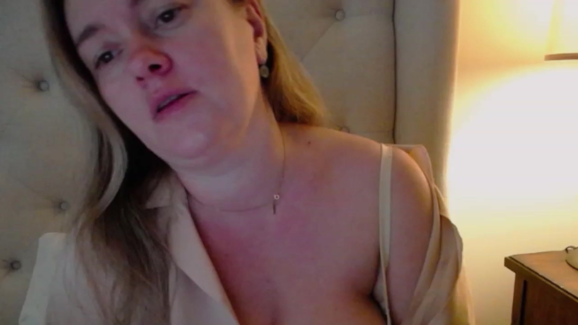Gallery image thumbnail from J0llye's myfreecams stream on, 10/26/2023, 16:34 image 9 of 20