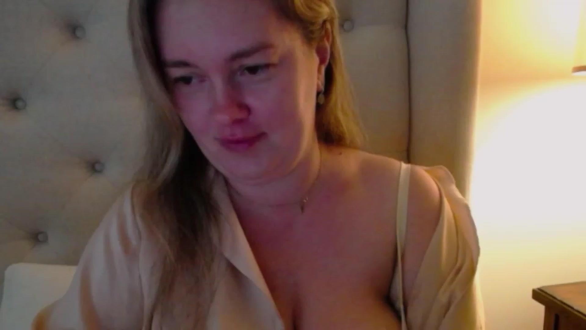 Gallery image thumbnail from J0llye's myfreecams stream on, 10/26/2023, 16:34 image 16 of 20