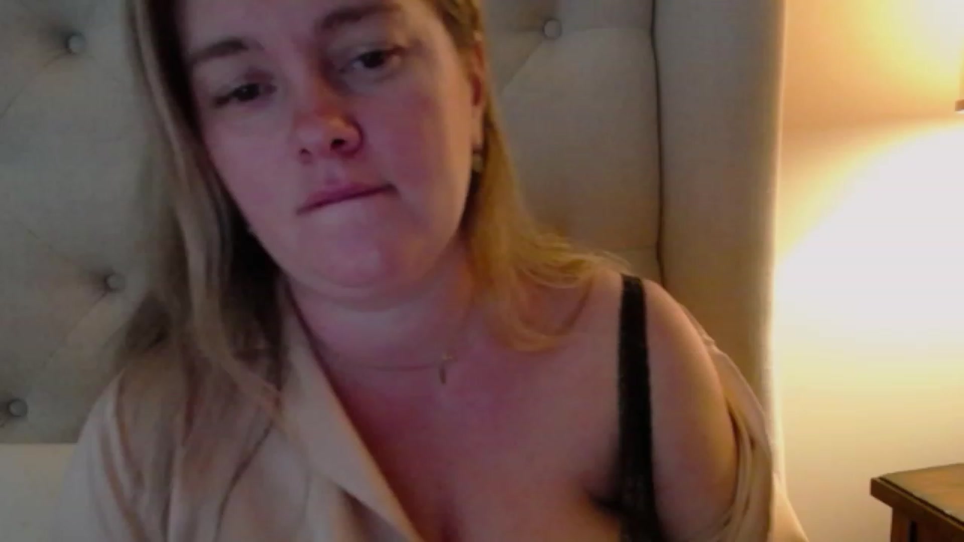 Gallery image thumbnail from J0llye's myfreecams stream on, 10/26/2023, 20:14 image 9 of 20