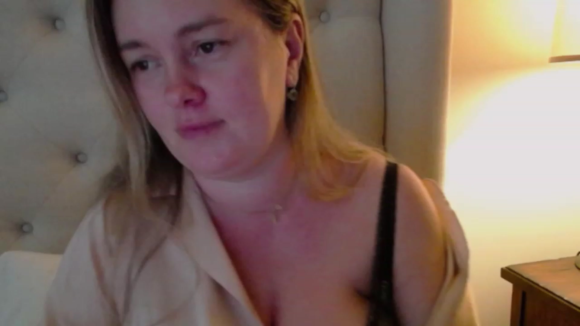 Gallery image thumbnail from J0llye's myfreecams stream on, 10/26/2023, 20:14 image 8 of 20