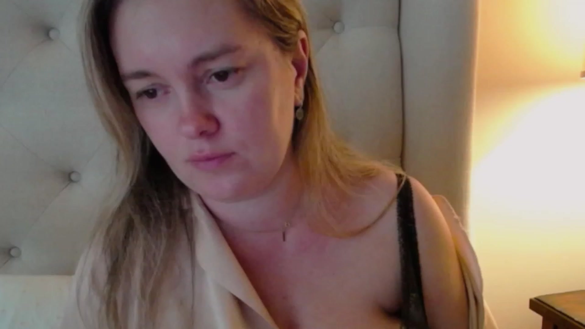 Gallery image thumbnail from J0llye's myfreecams stream on, 10/26/2023, 20:14 image 14 of 20
