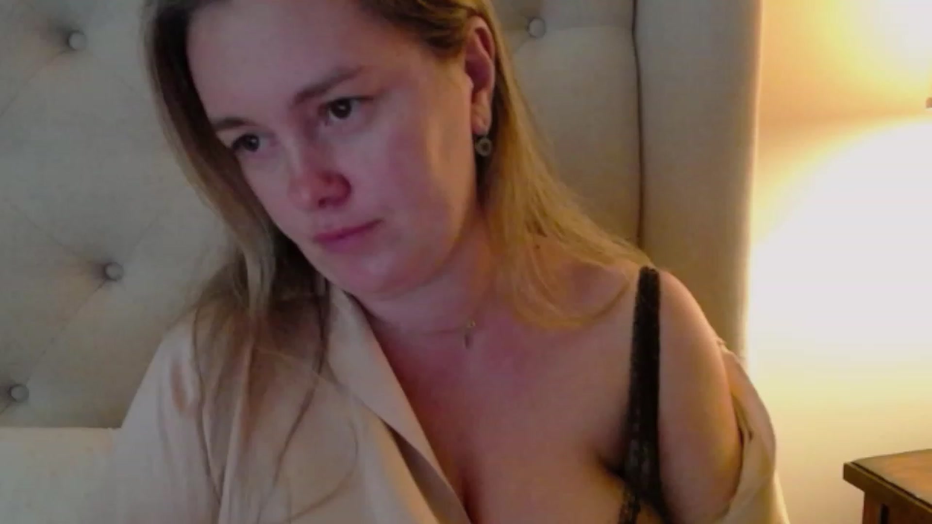 Gallery image thumbnail from J0llye's myfreecams stream on, 10/26/2023, 20:14 image 11 of 20