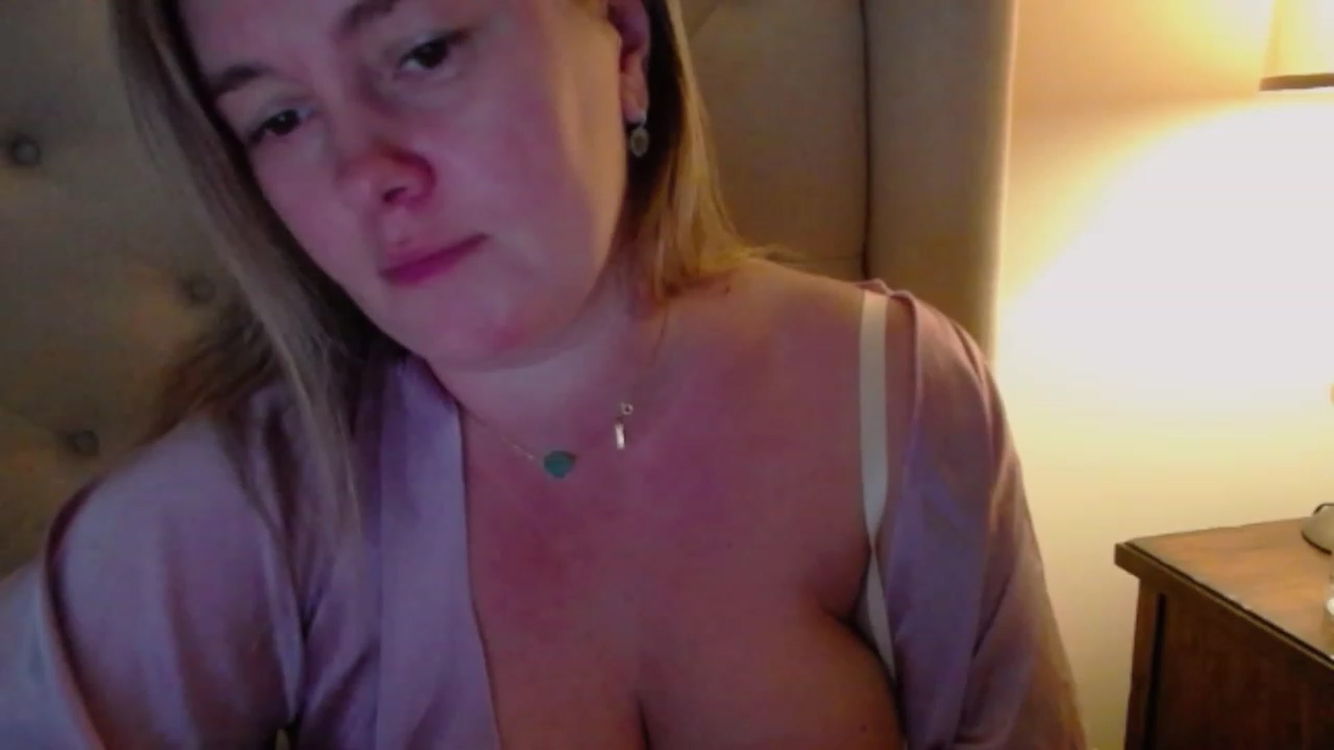 Gallery image thumbnail from J0llye's myfreecams stream on, 10/28/2023, 20:31 image 19 of 20