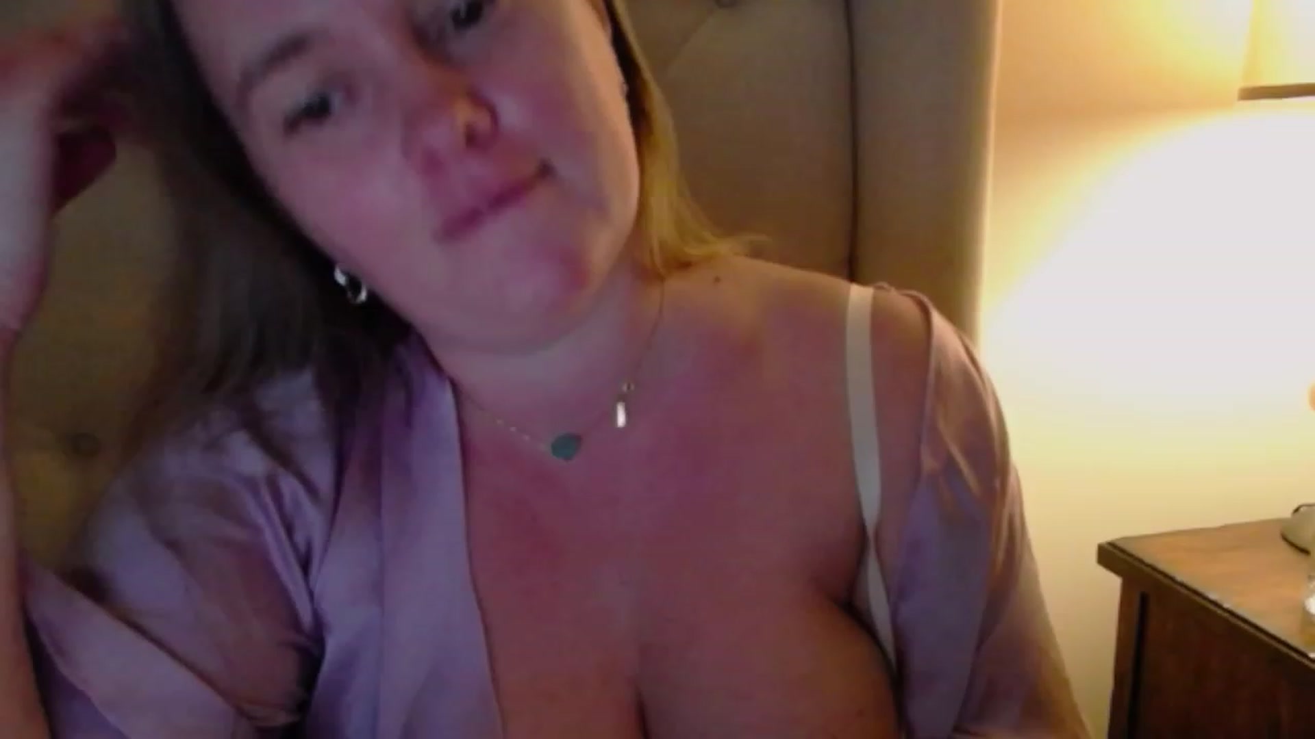 Gallery image thumbnail from J0llye's myfreecams stream on, 10/28/2023, 20:31 image 17 of 20