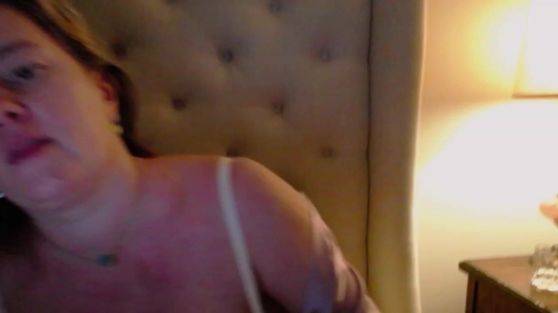 Gallery image thumbnail from J0llye's myfreecams stream on, 10/29/2023, 20:49 image 16 of 20