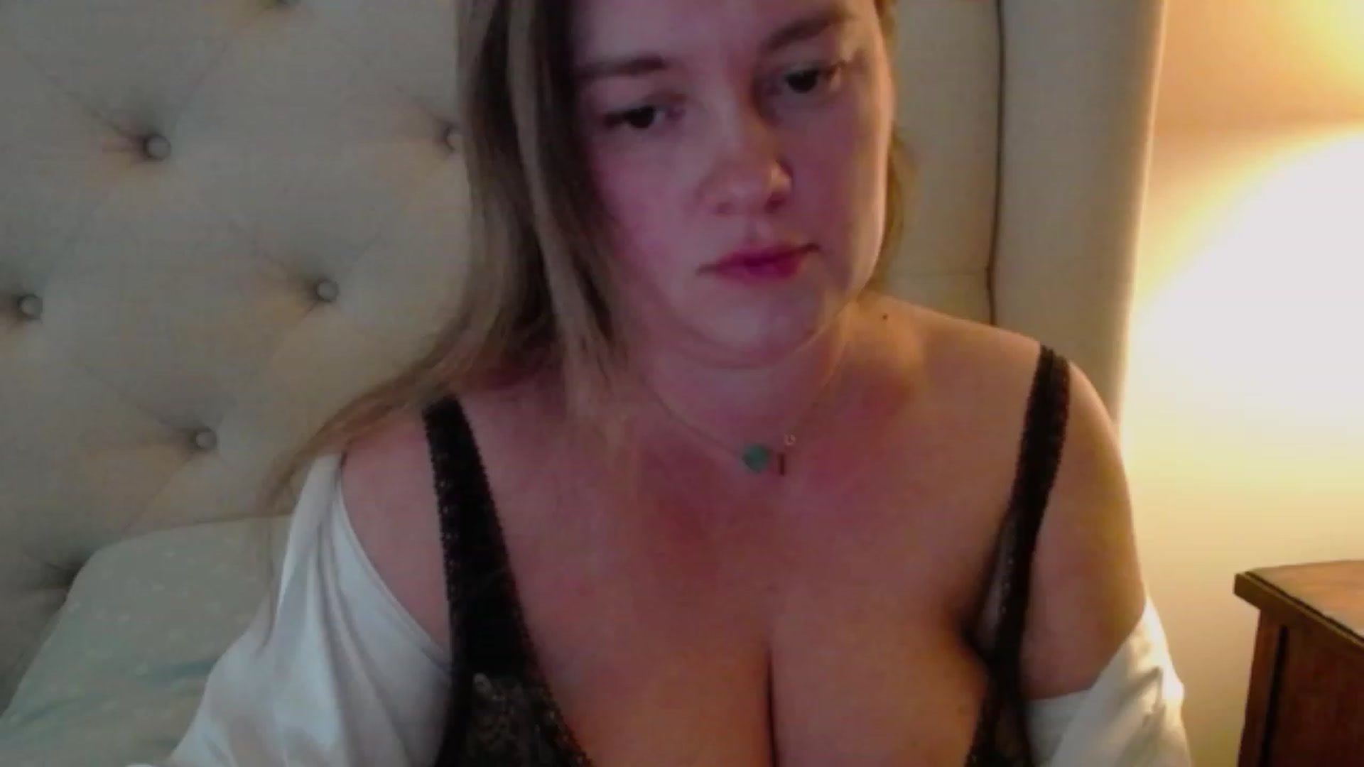 Gallery image thumbnail from J0llye's myfreecams stream on, 11/02/2023, 20:01 image 6 of 20
