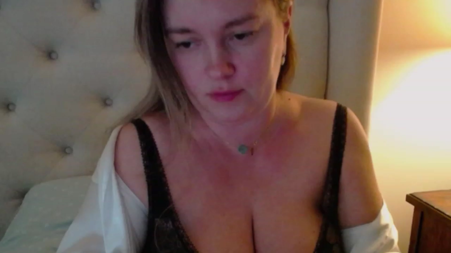 Gallery image thumbnail from J0llye's myfreecams stream on, 11/02/2023, 20:01 image 3 of 20