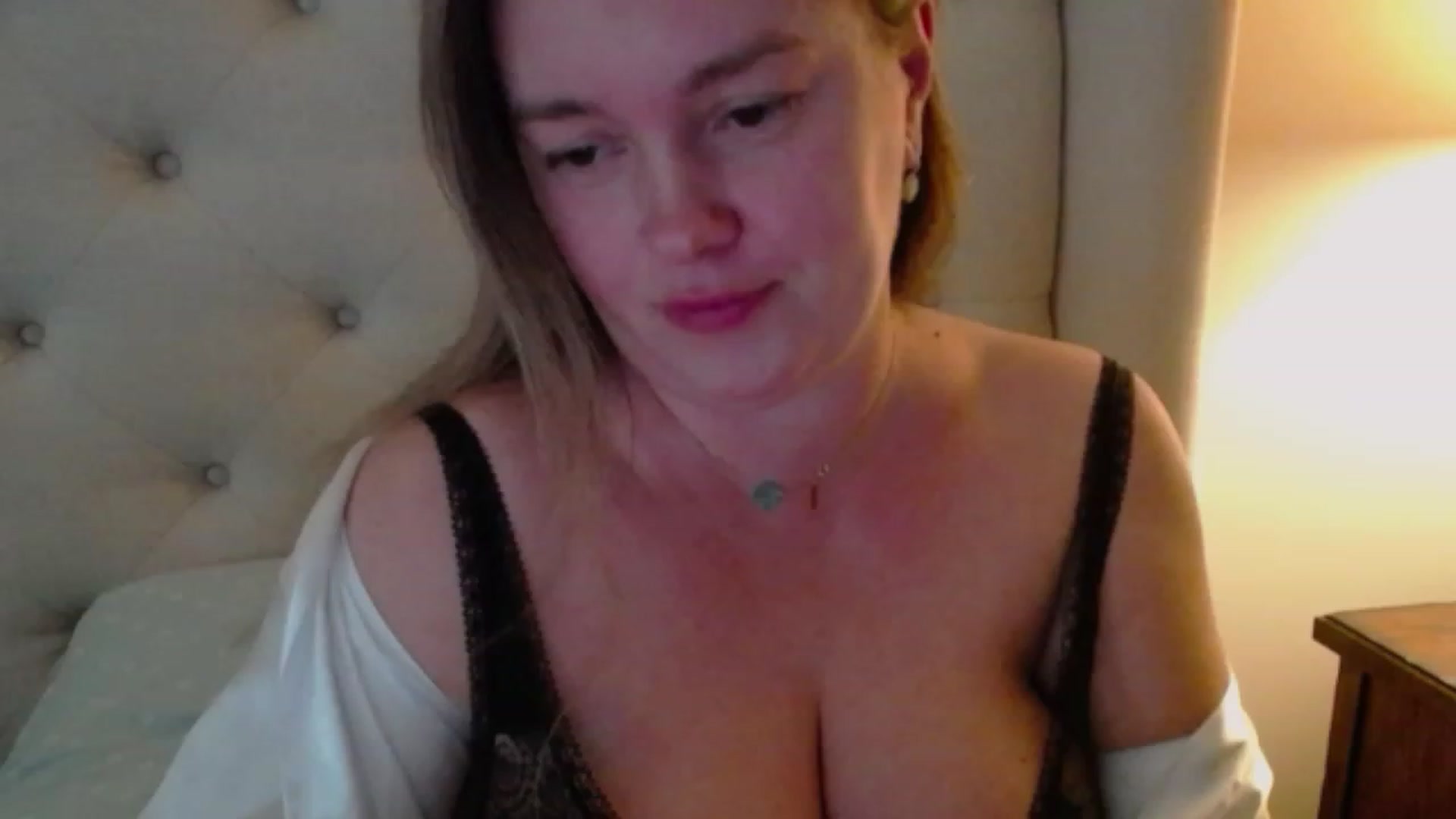 Gallery image thumbnail from J0llye's myfreecams stream on, 11/02/2023, 20:01 image 4 of 20