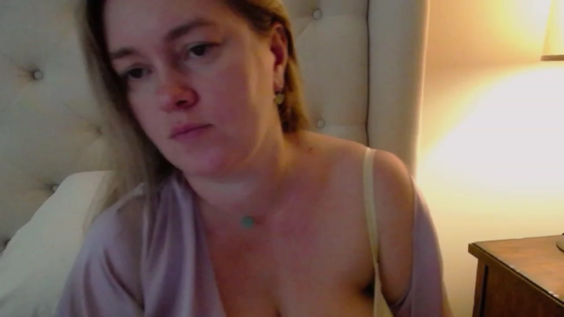Gallery image thumbnail from J0llye's myfreecams stream on, 11/08/2023, 17:13 image 11 of 20