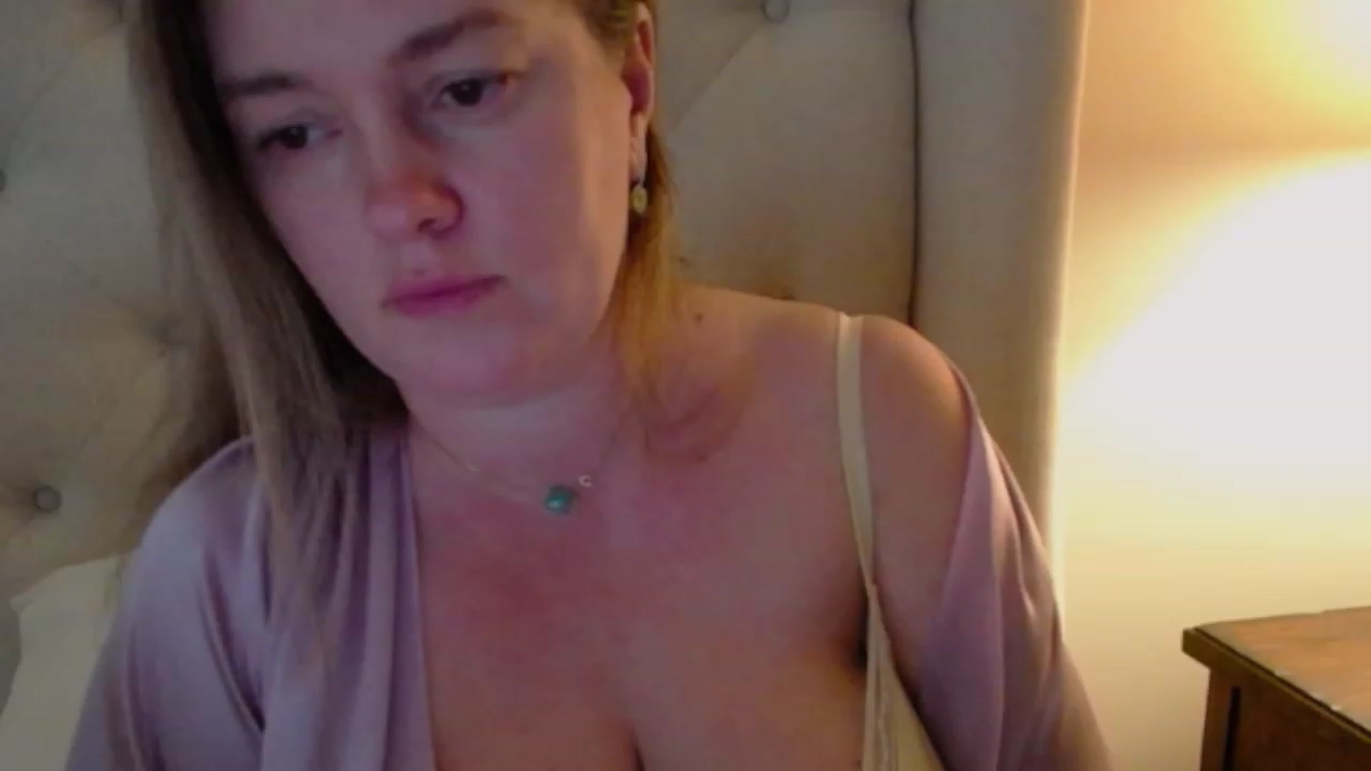 Gallery image thumbnail from J0llye's myfreecams stream on, 11/08/2023, 20:32 image 5 of 20