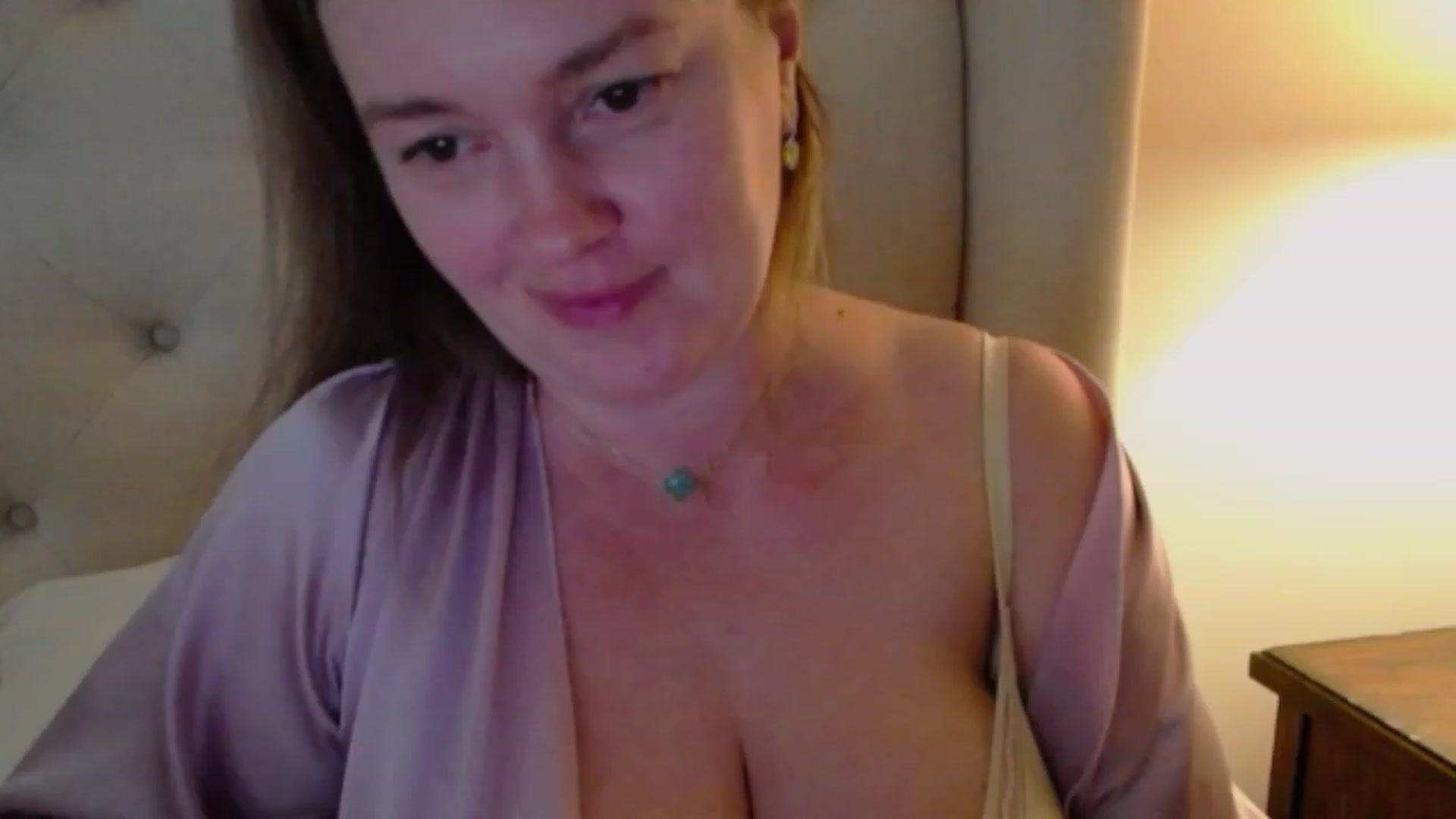 Gallery image thumbnail from J0llye's myfreecams stream on, 11/08/2023, 20:32 image 9 of 20
