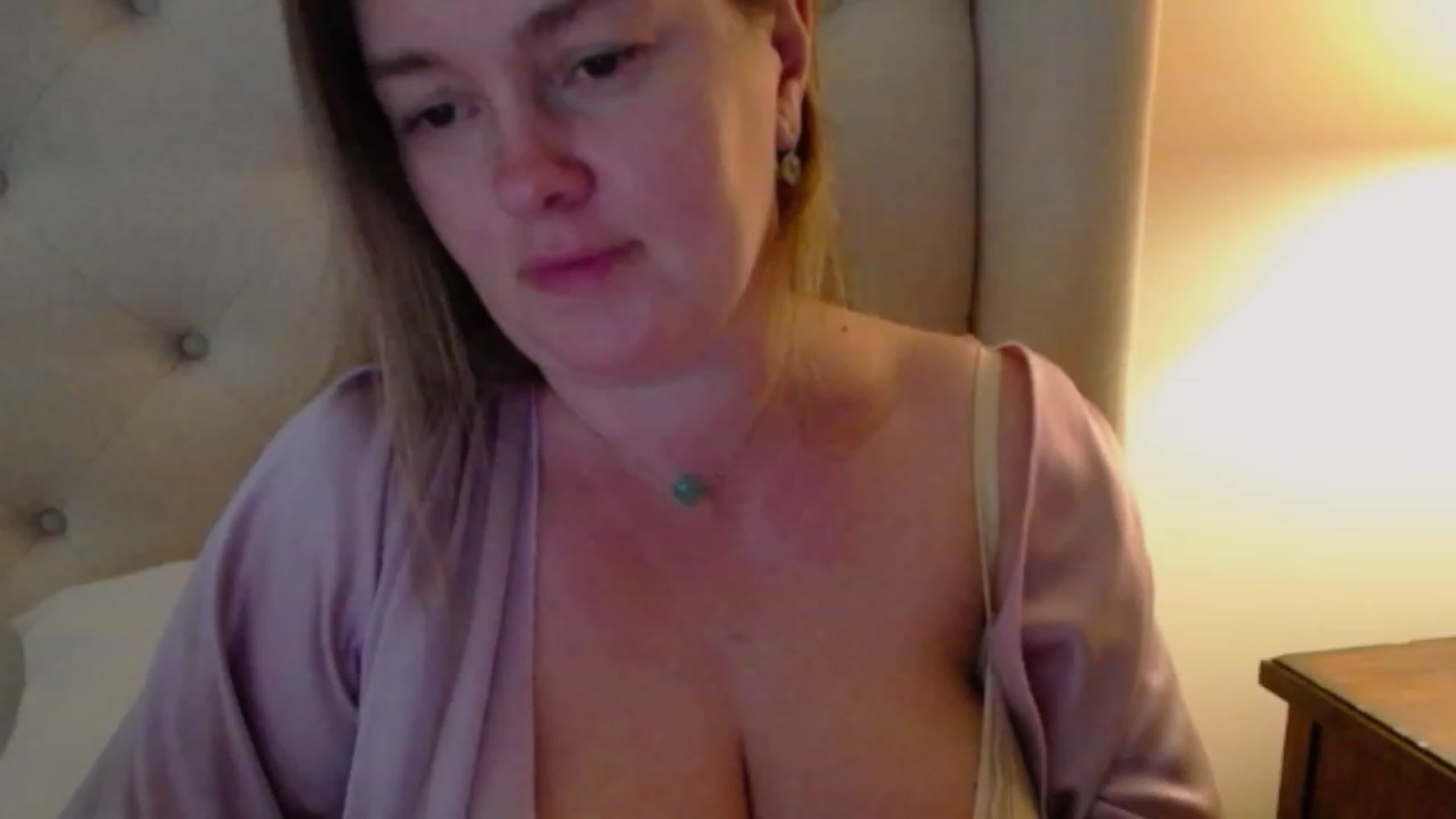 Gallery image thumbnail from J0llye's myfreecams stream on, 11/08/2023, 20:32 image 4 of 20