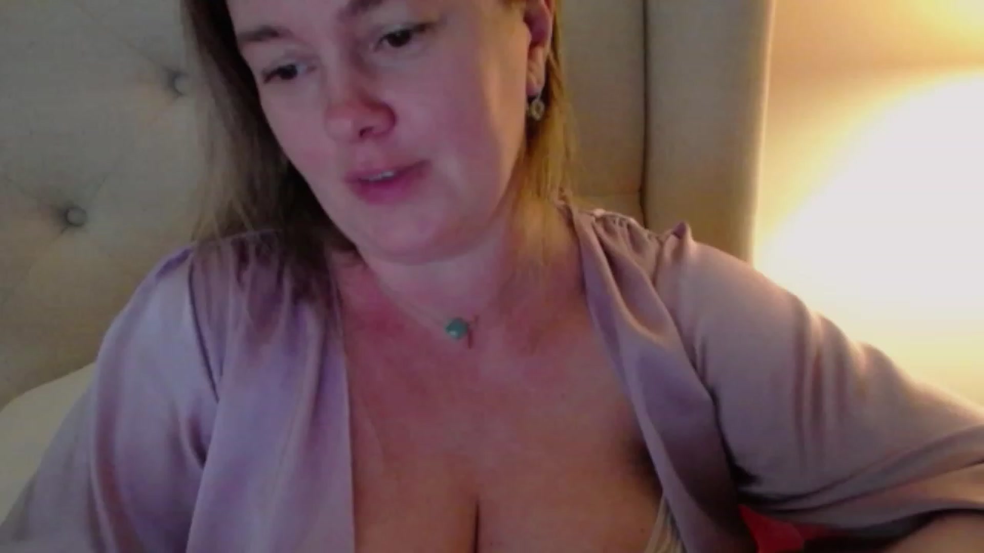 Gallery image thumbnail from J0llye's myfreecams stream on, 11/08/2023, 20:32 image 17 of 20