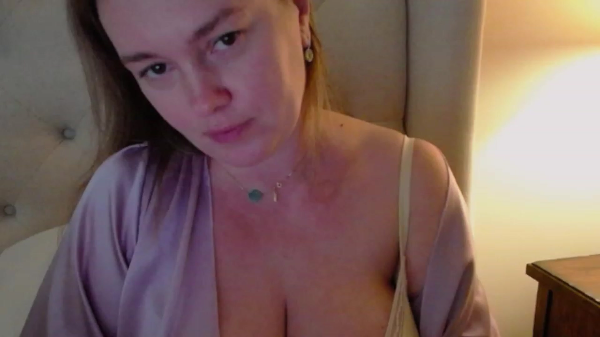 Gallery image thumbnail from J0llye's myfreecams stream on, 11/08/2023, 20:32 image 10 of 20